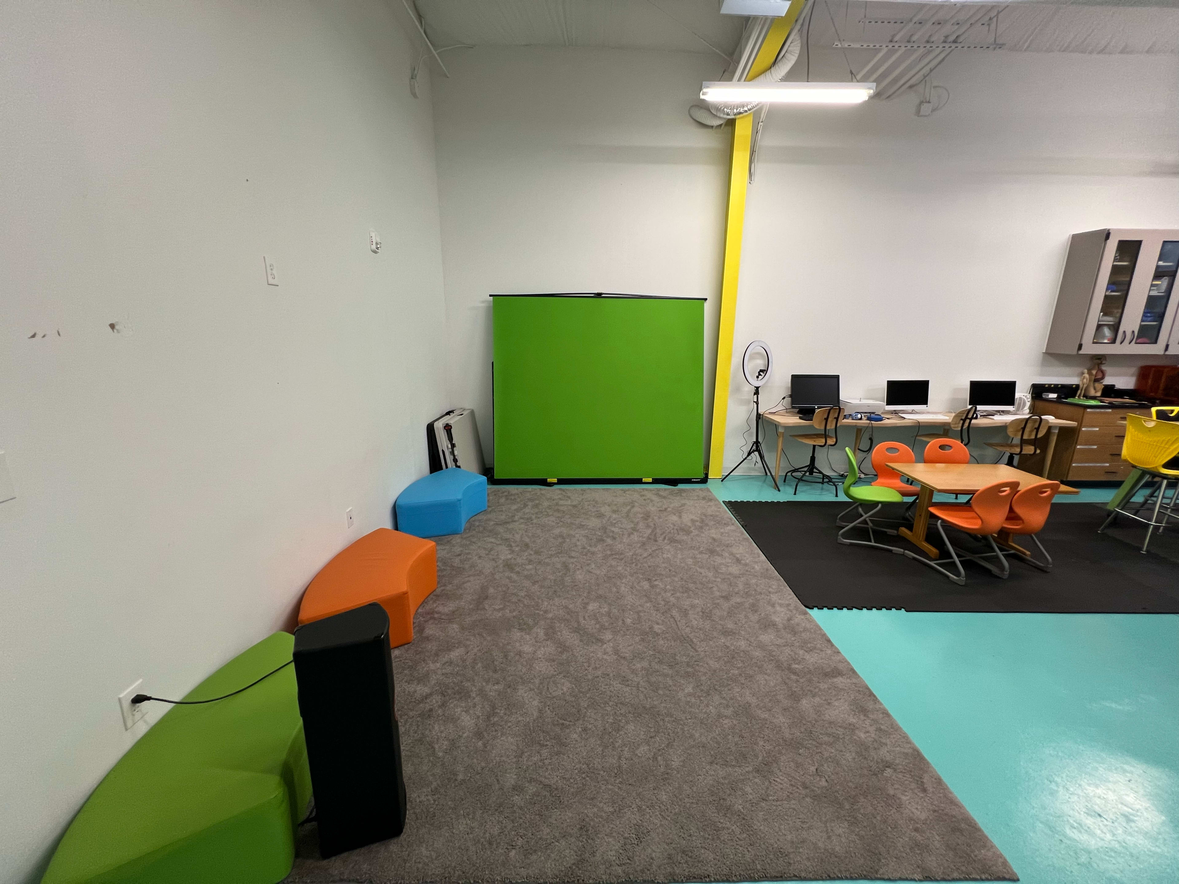 Creative Studio and Workshop Space with Green Screen and Workstations Image in Smyrna, Smyrna, GA