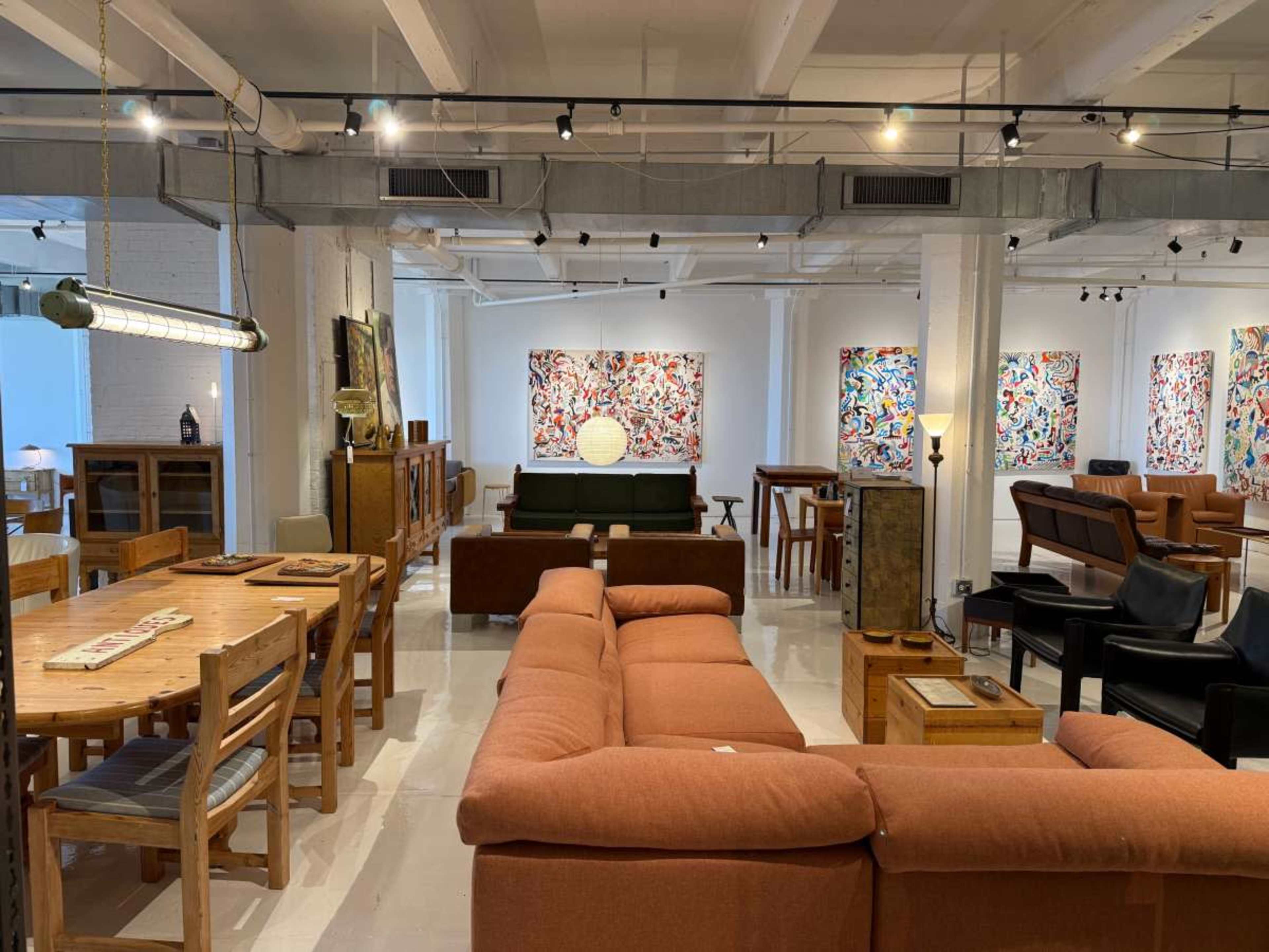 Downtown Open Air Vintage Furniture Showroom Image in Lower West Side, Chicago, IL