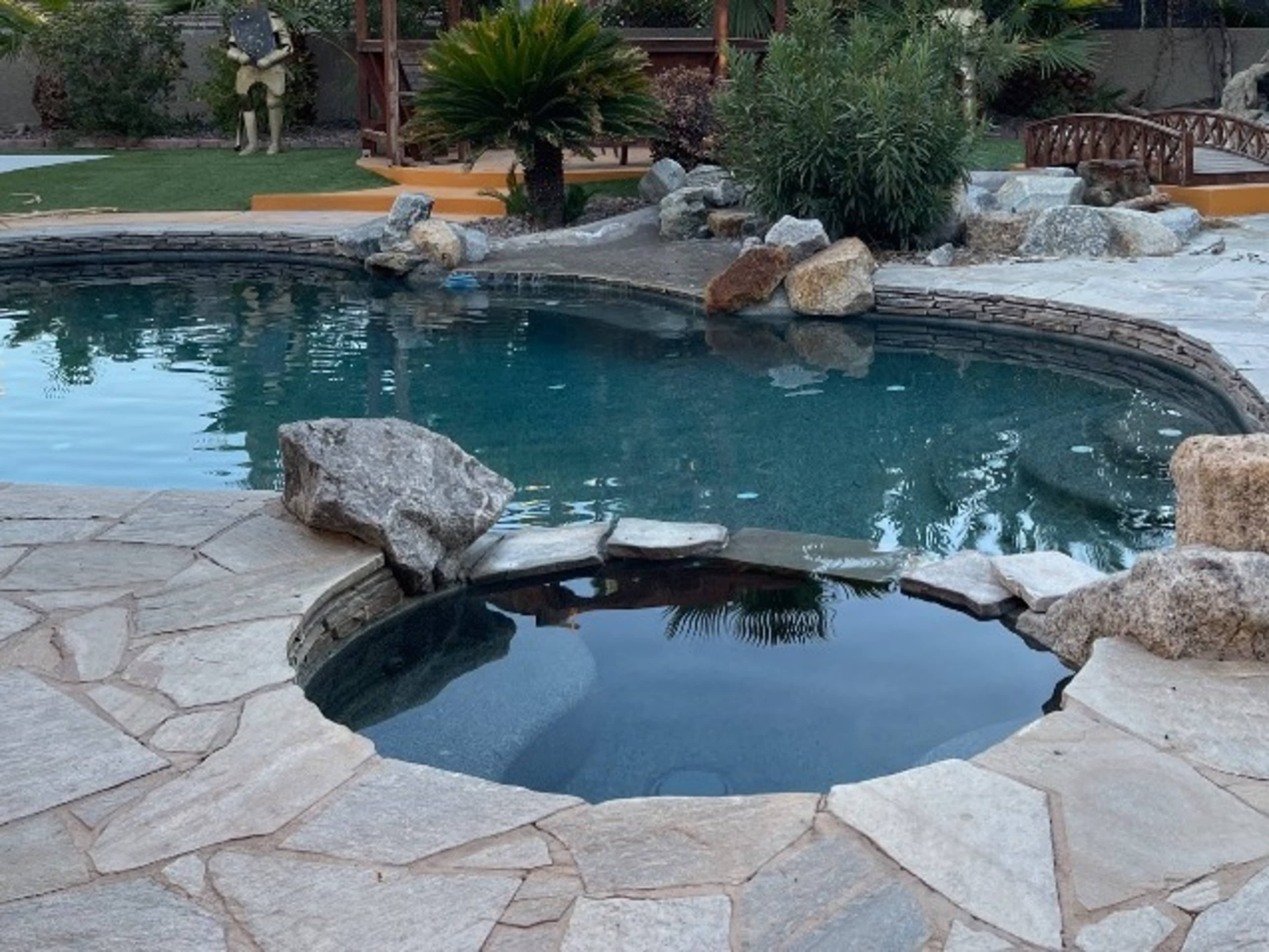 Heated Jacuzzi / Pool