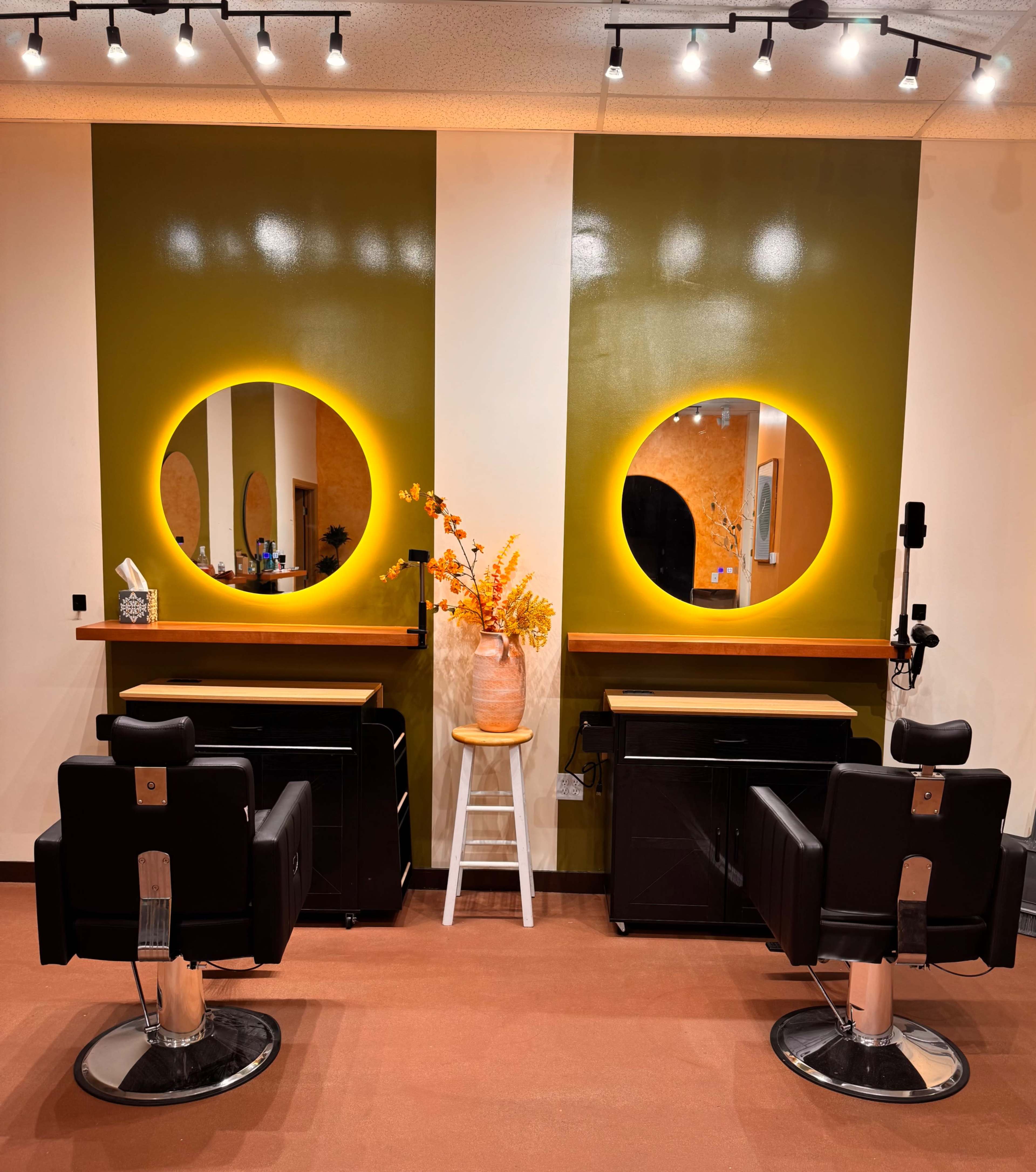 Inglewood modern luxe salon Image in Inglewood, Inglewood, CA