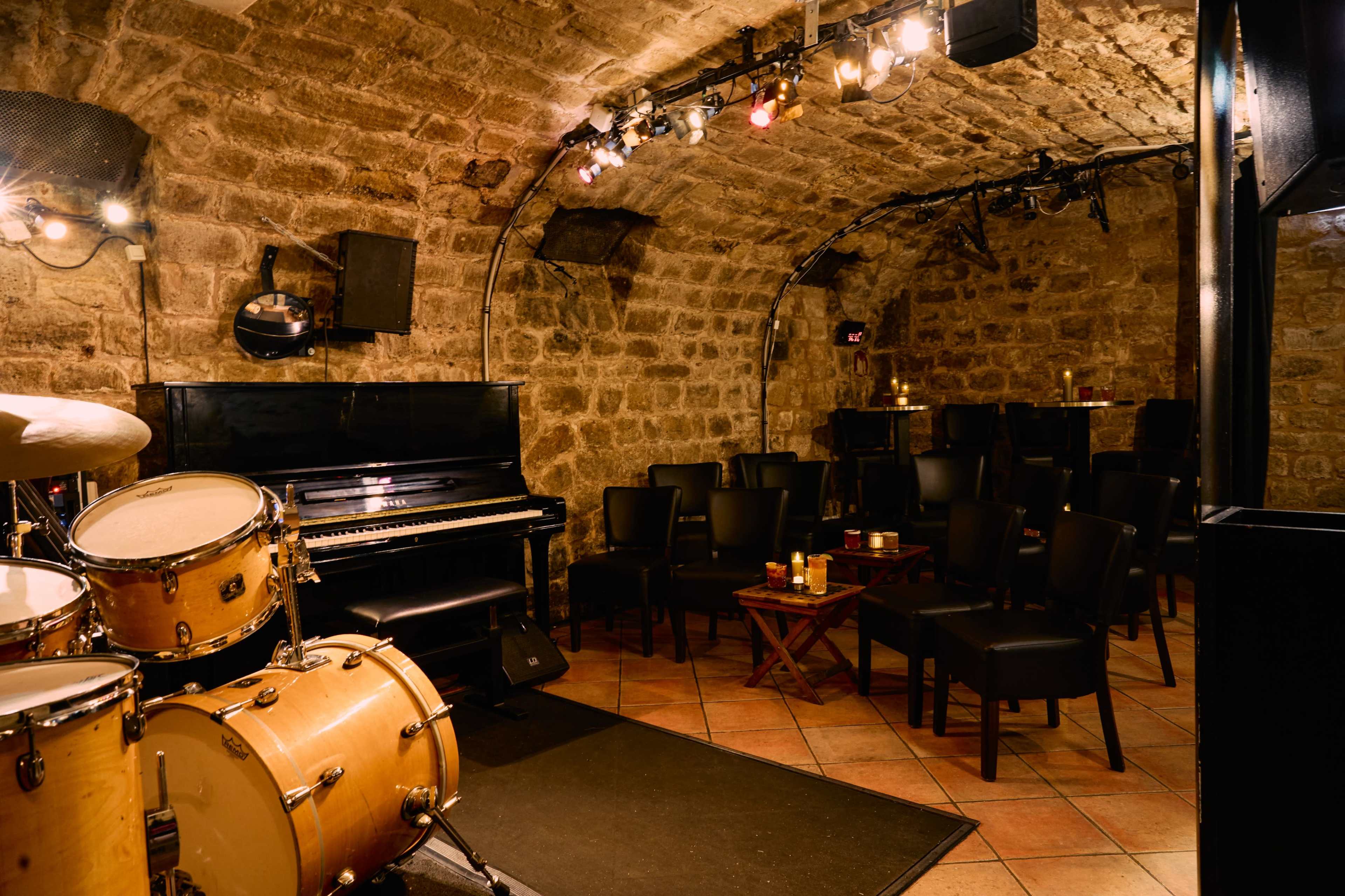 Une cave voûtée au coeur du Marais Image in St Gervais, Paris, 