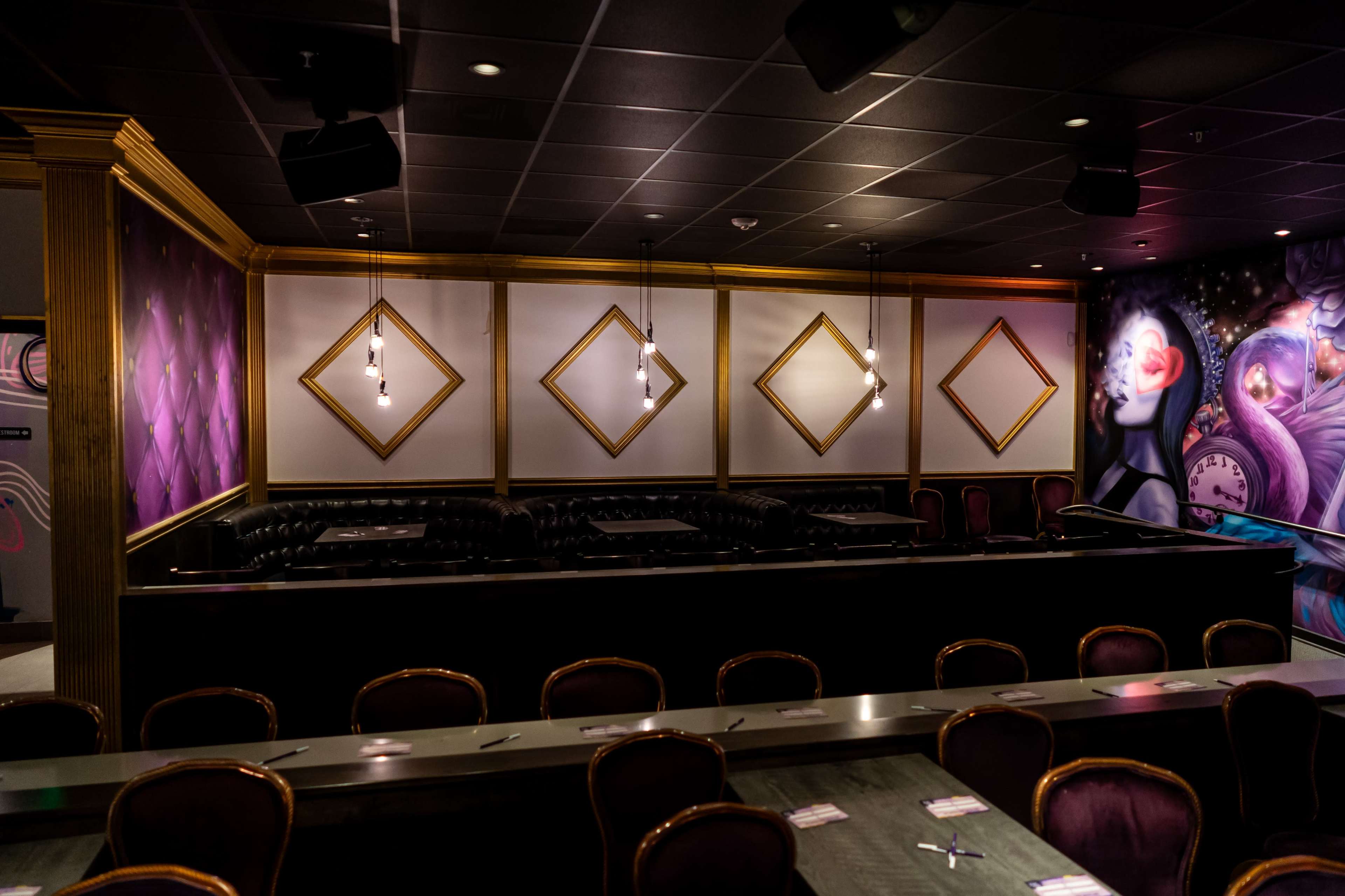 San Diego Comedy Club with Stage, Bar & Lounge Seating Image in Kearny Mesa, San Diego, CA
