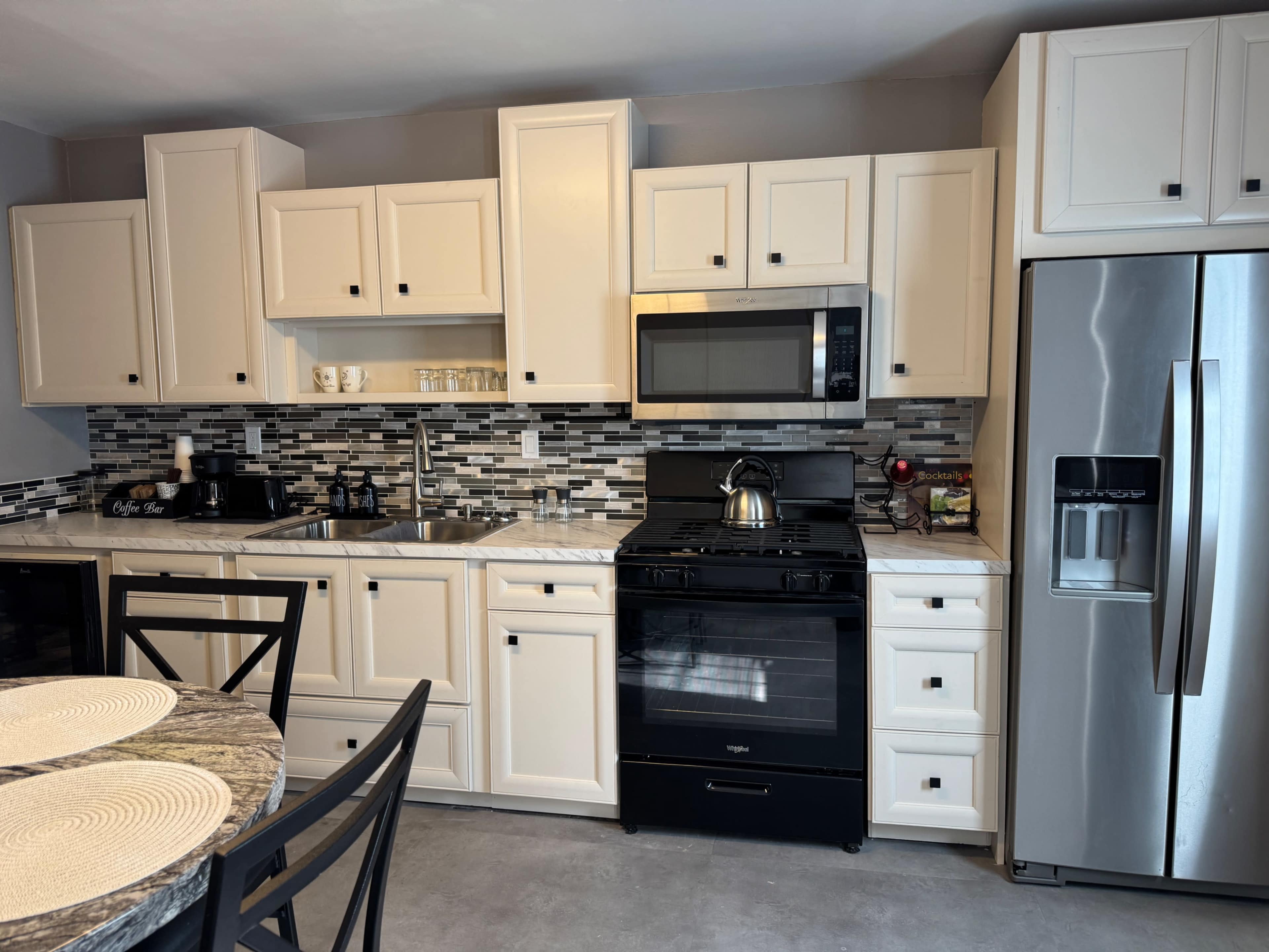 J&S Southside Escape Image in Forest Park, Forest Park, GA