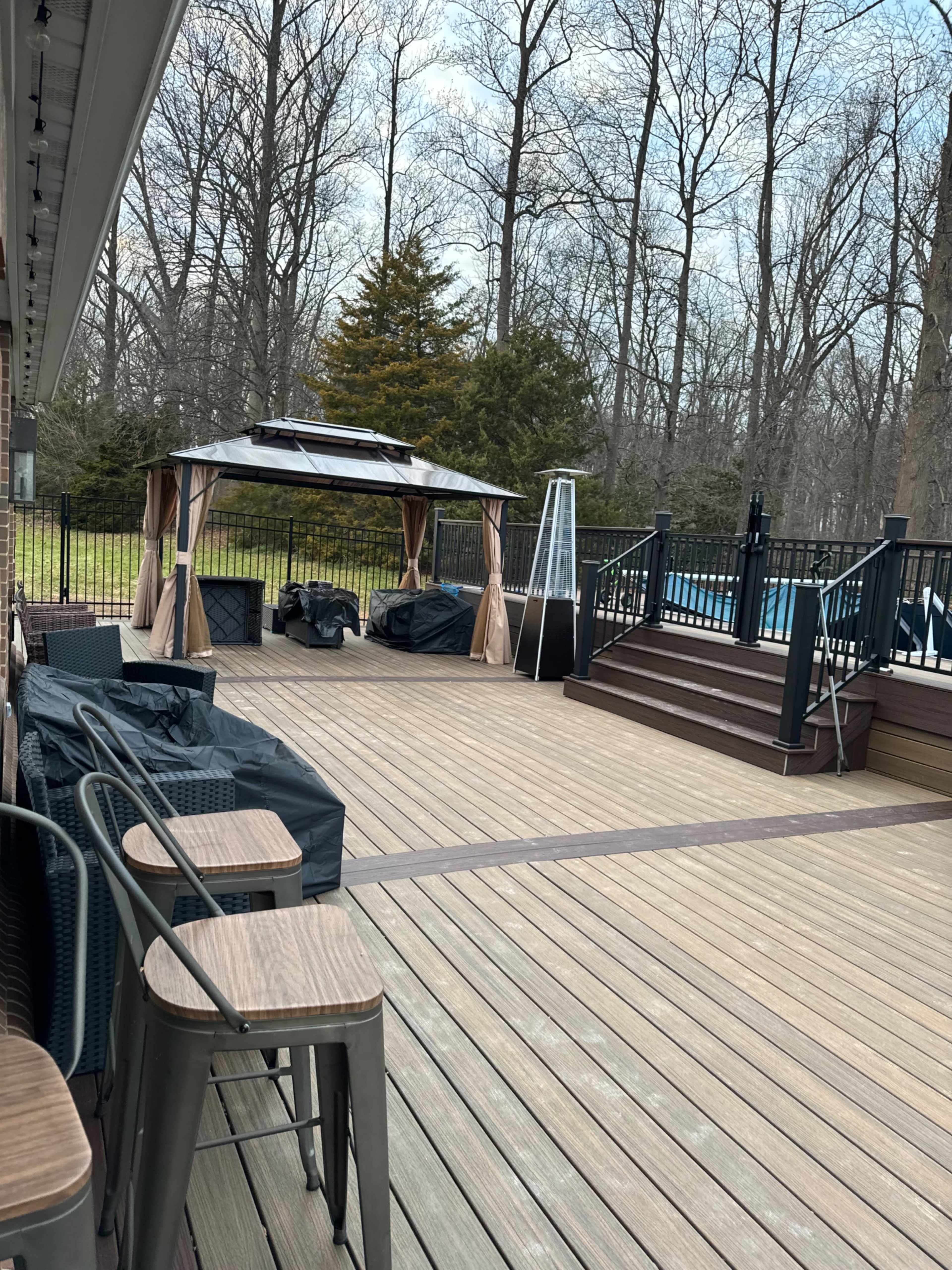 Solarium Deck and pool Image in Pilesgrove, Pilesgrove, NJ
