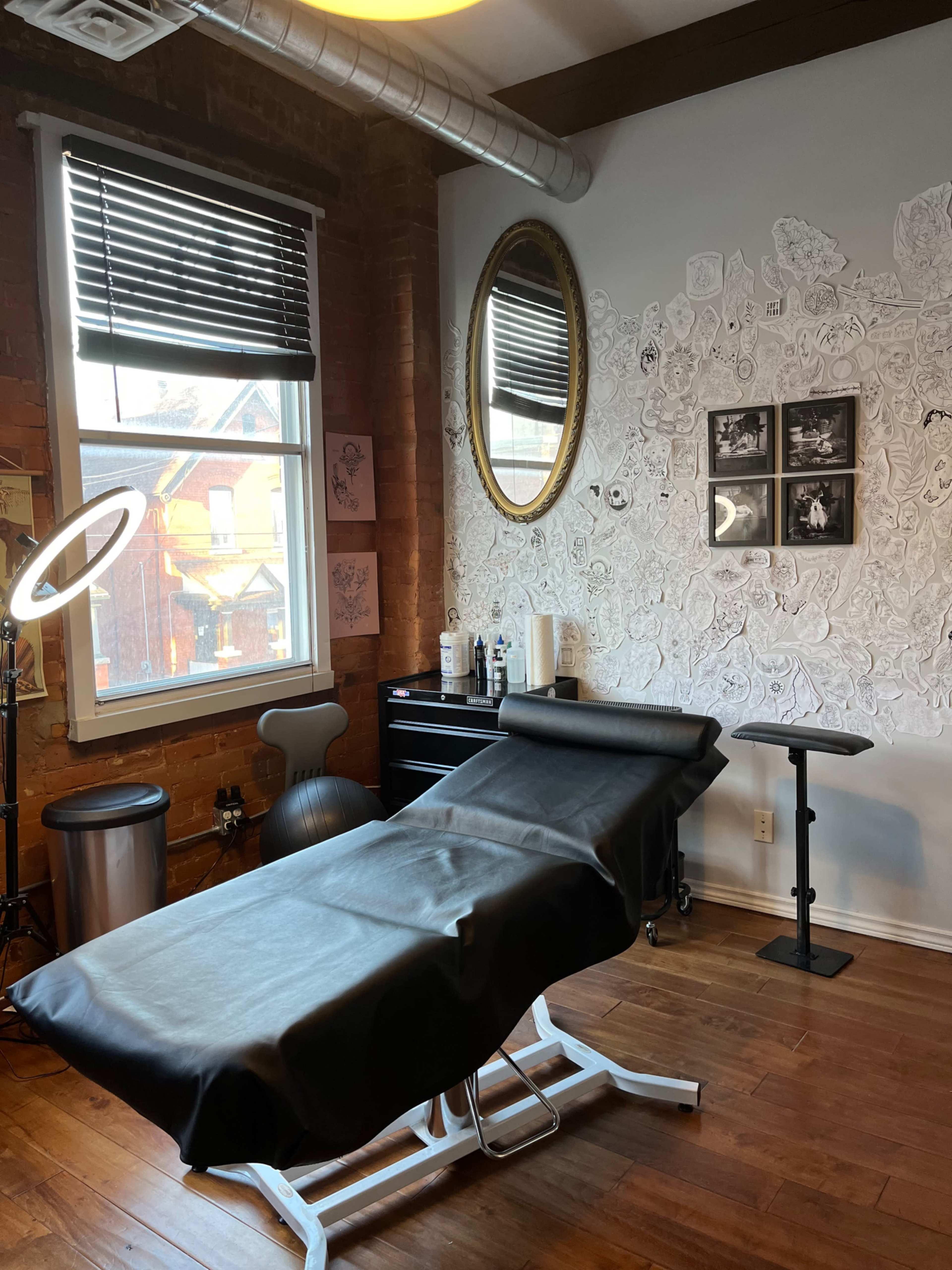 Downtown studio with exposed brick Image in Centretown, ottawa, ON