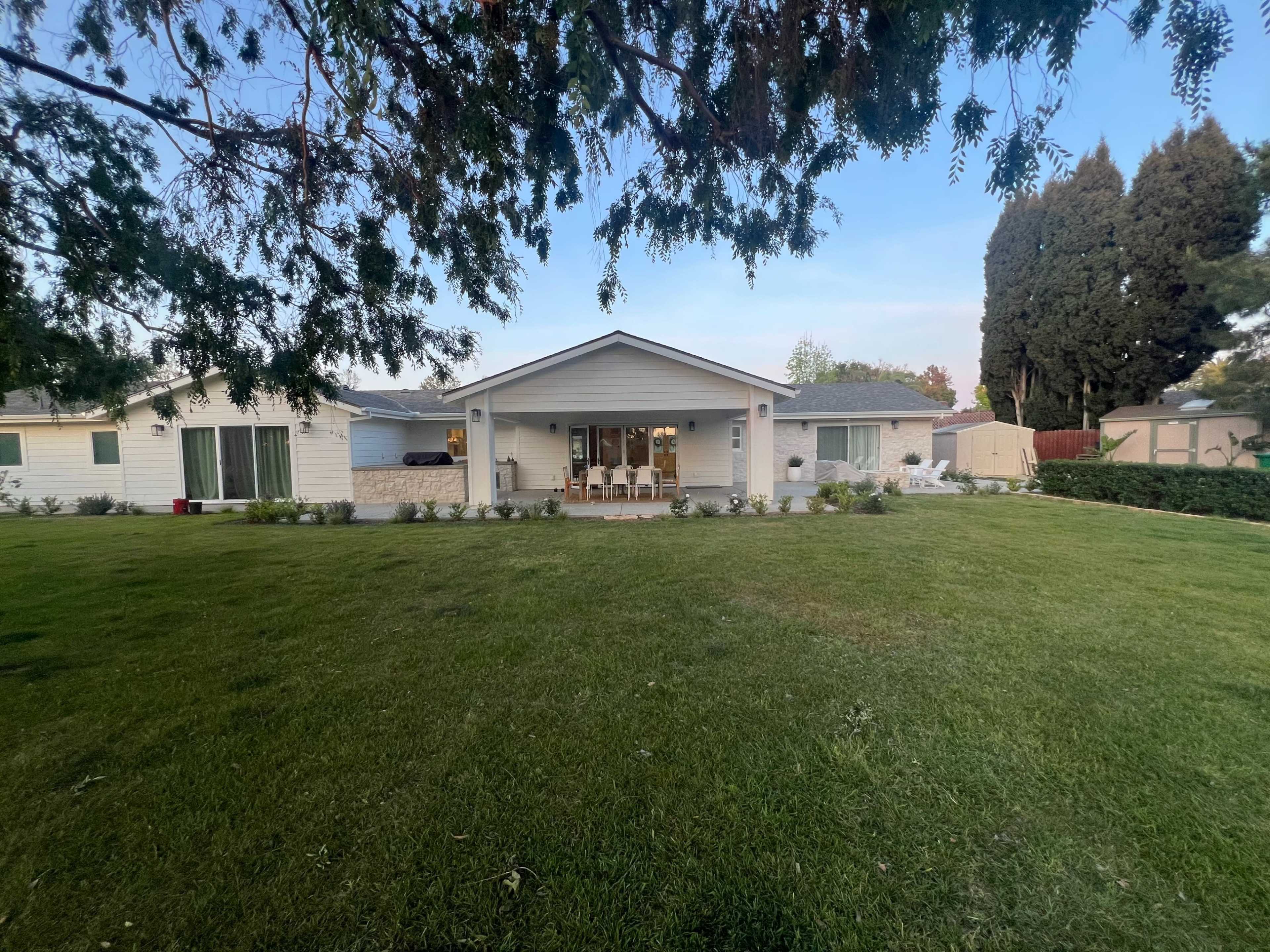 Stunning mid-century modern backyard oasis nestled in the heart of North Tustin, California. Image in North Tustin, North Tustin, CA