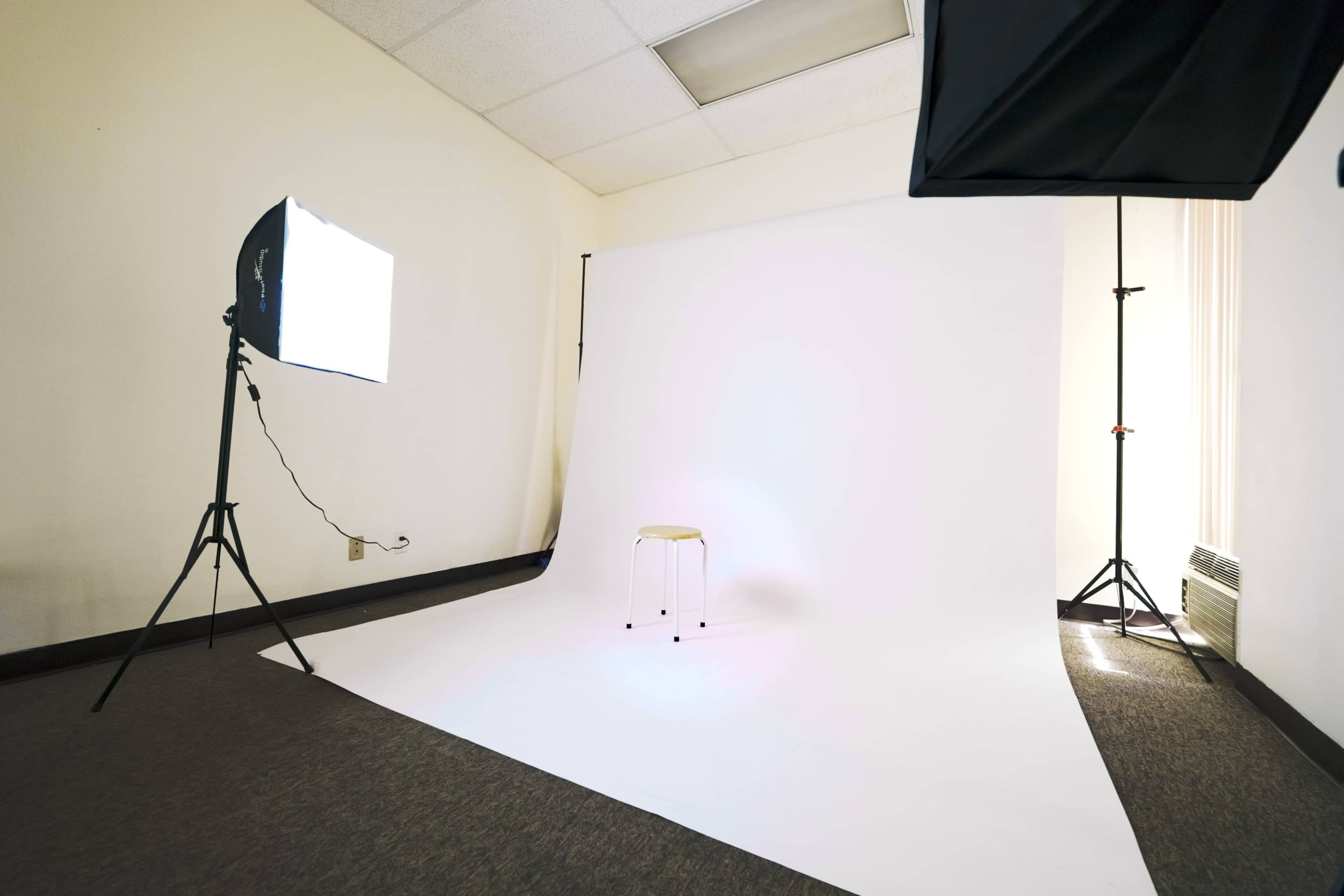 SAI studios Simple modern photo studio, Ontario, CA Production
