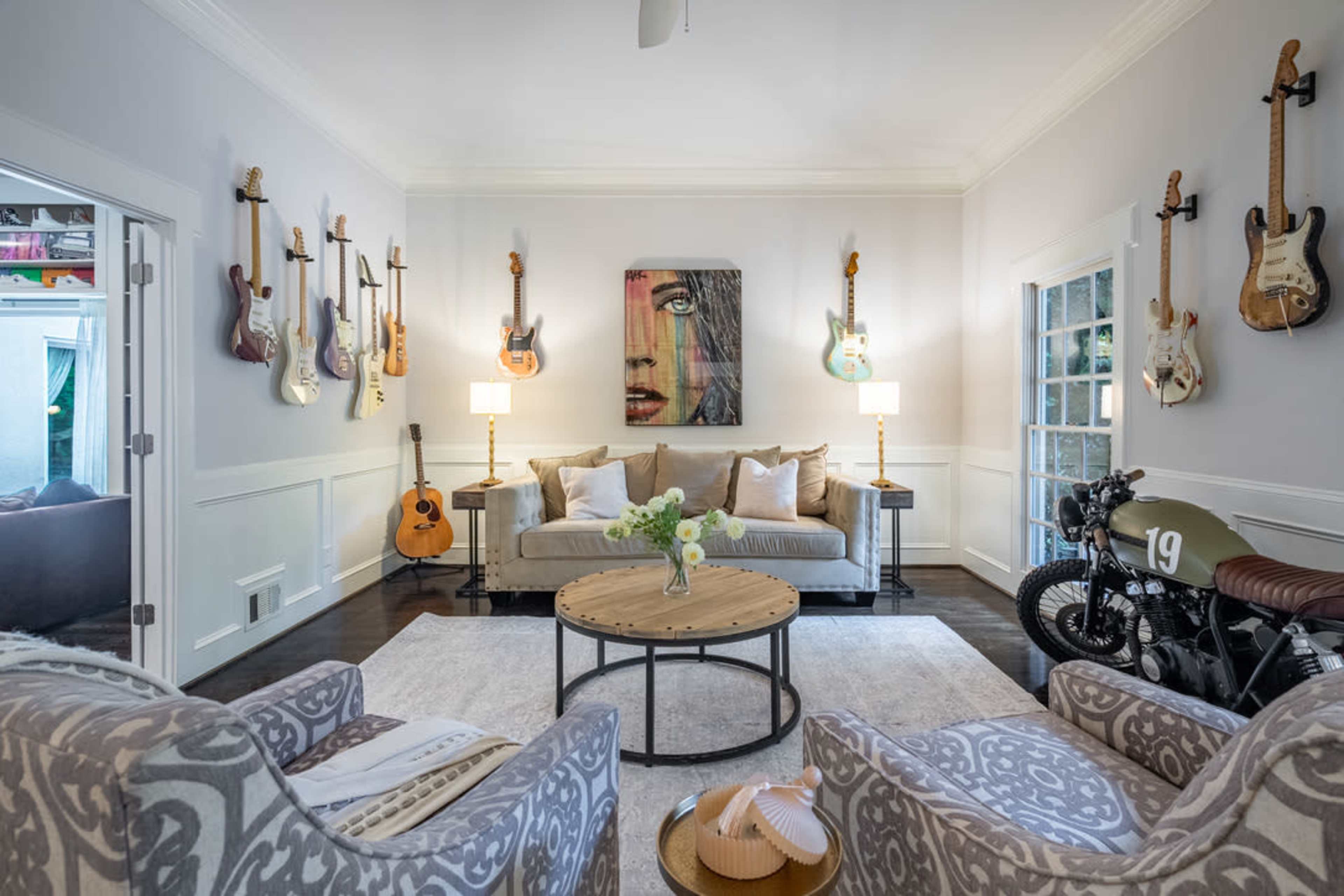 Photo and Video Shoots At This 5-Acre Mansion Estate Near Historic Marietta Square Image in Cliftondale, atlanta, GA