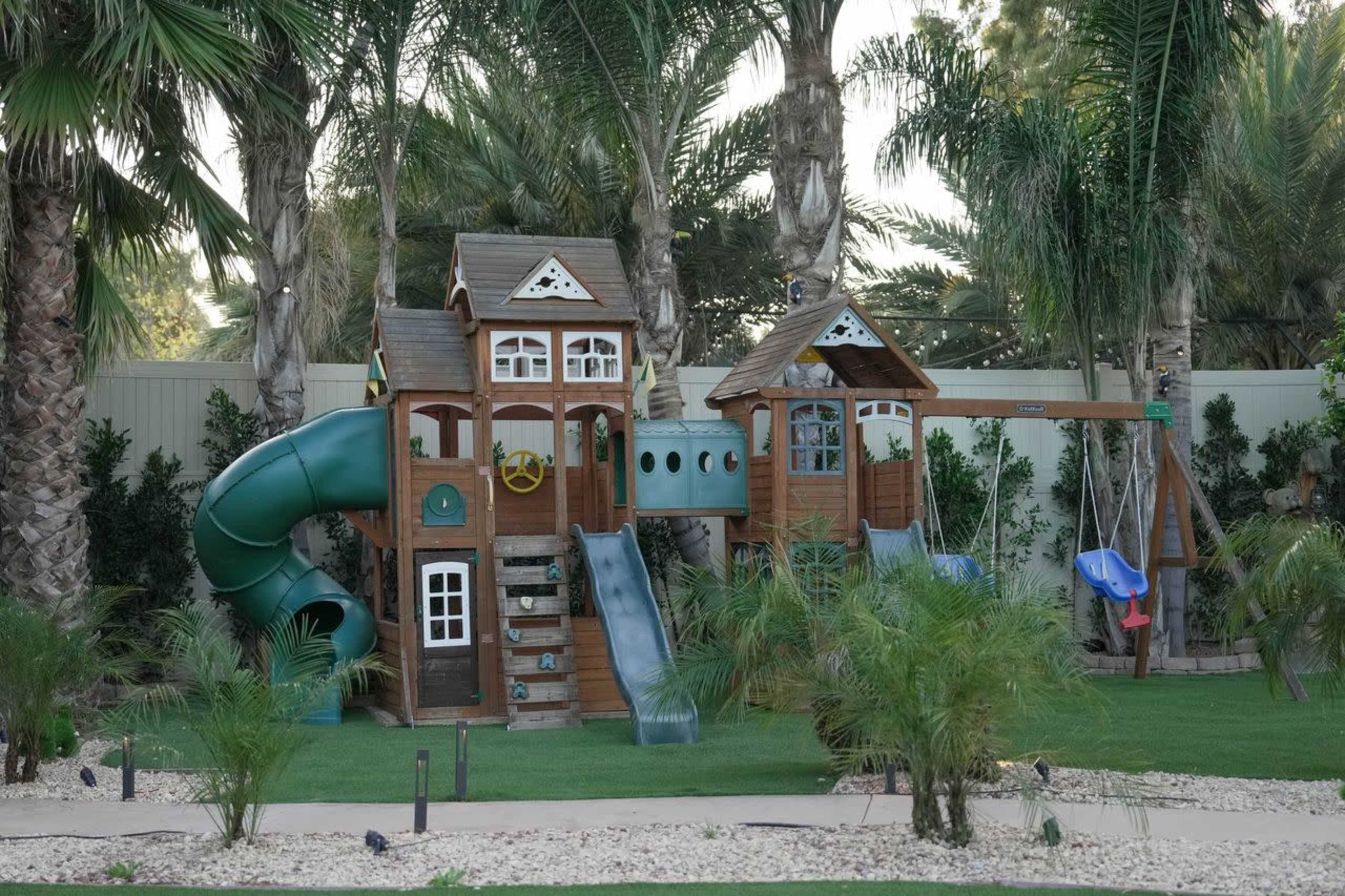 Rayen Resort Image in Northridge, NORTHRIDGE, CA