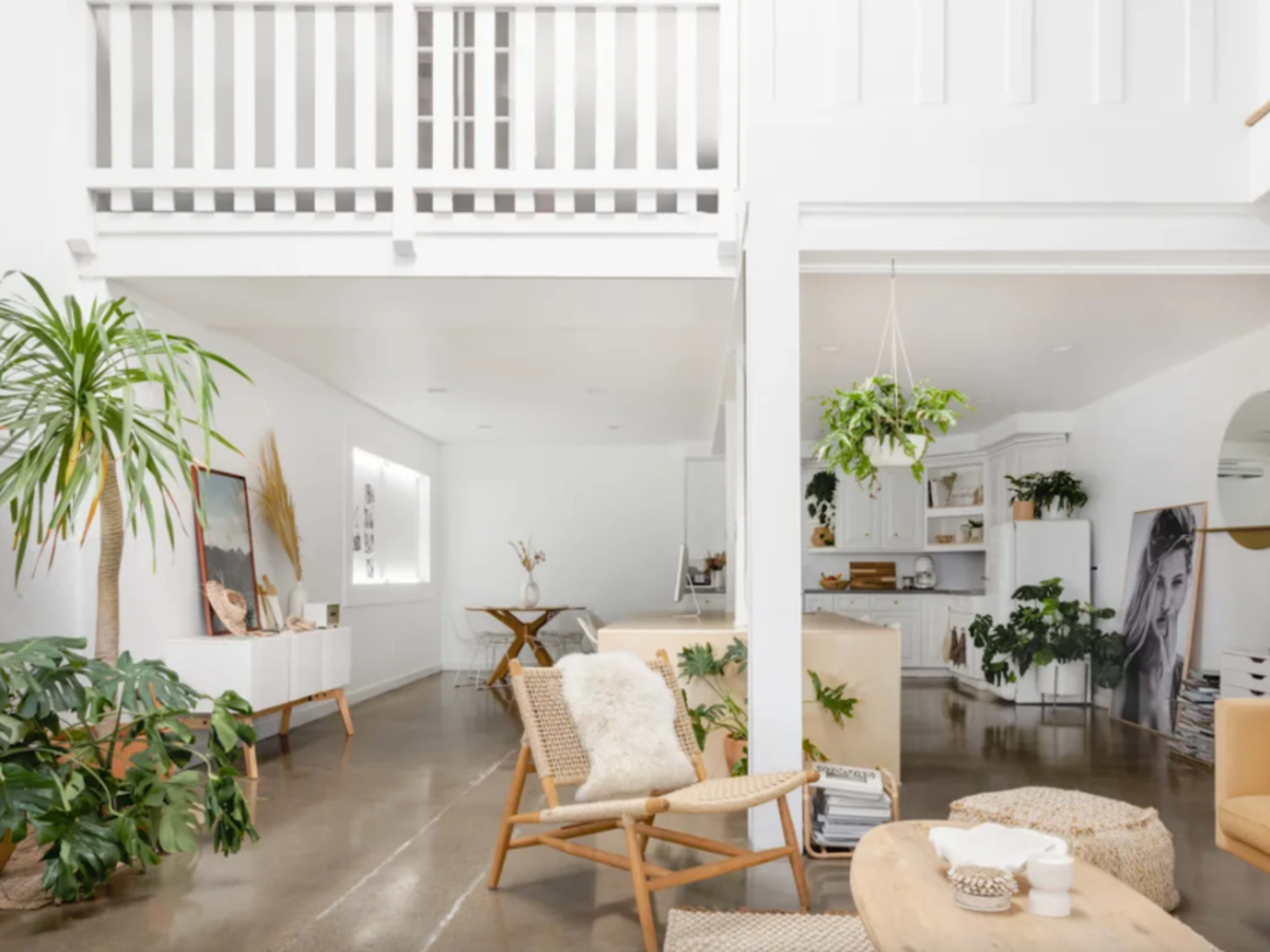 SHOOT / HANG-OUT AREA