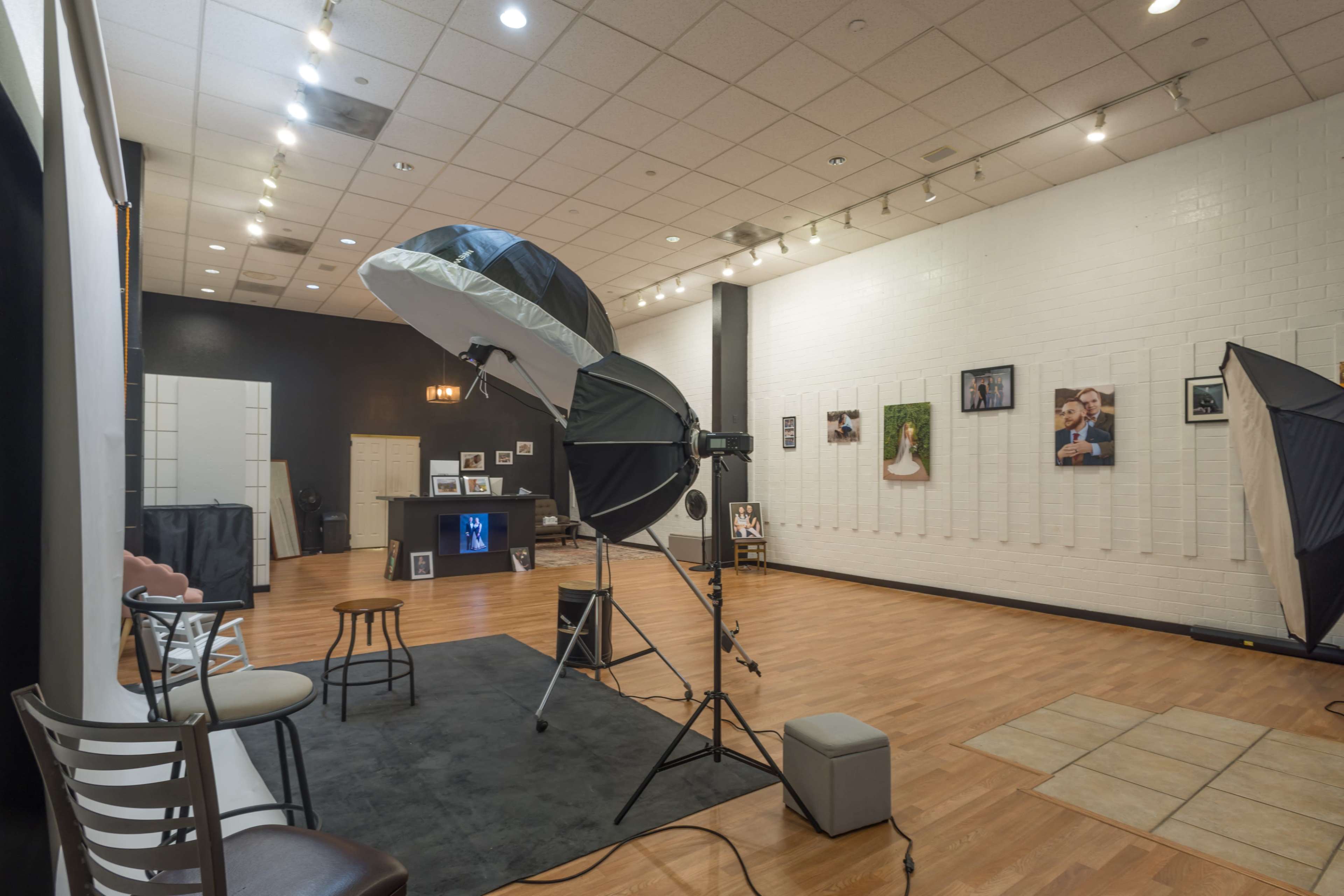 Upscale Private Minimalistic Canvas Backdrop Fine Art Photo Studio in North Colorado Springs Chapel Hills Mall Image in Briargate, Colorado Springs, CO