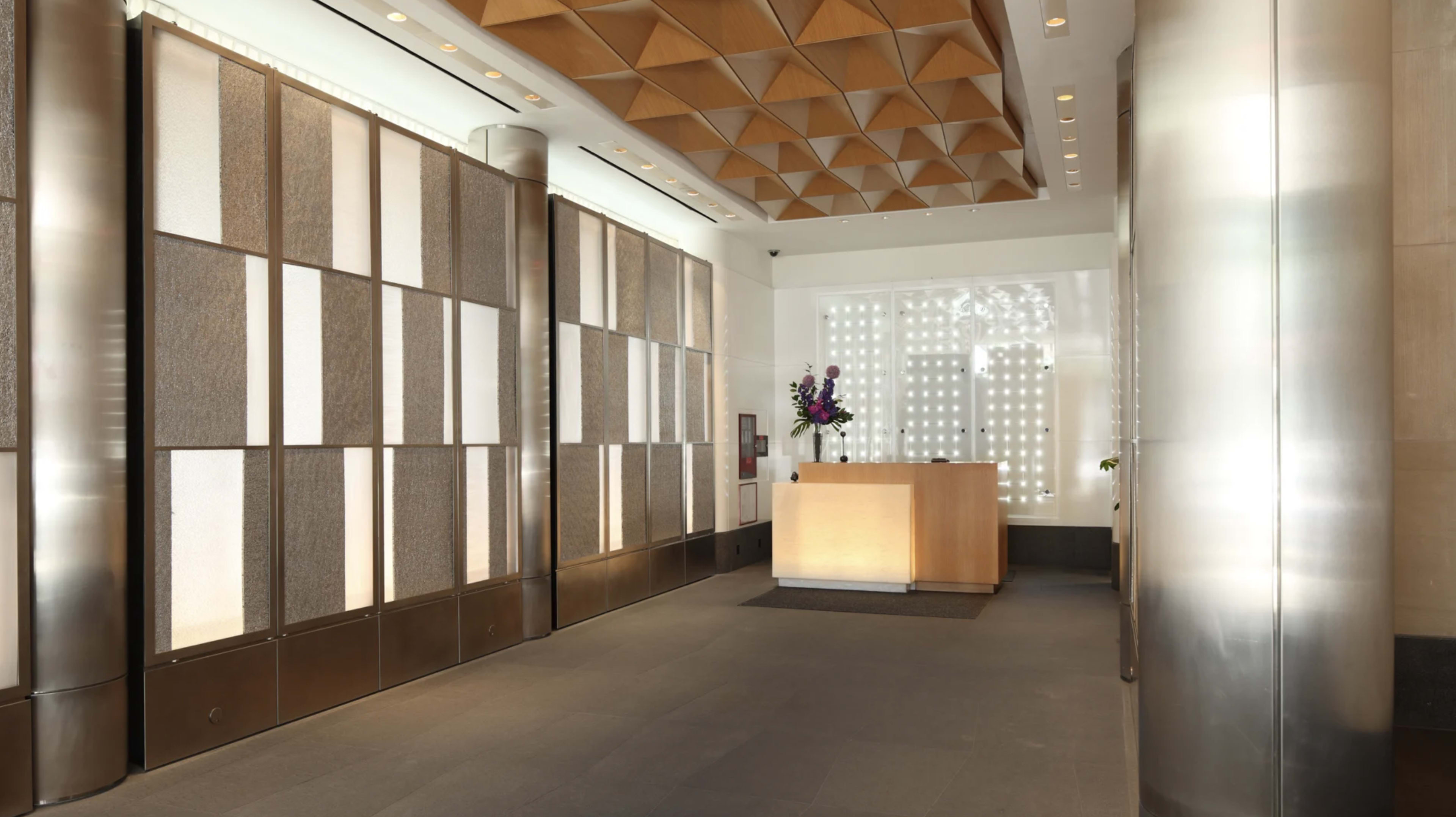 Club Room with Iconic City Views Image in Midtown Manhattan, New York, NY