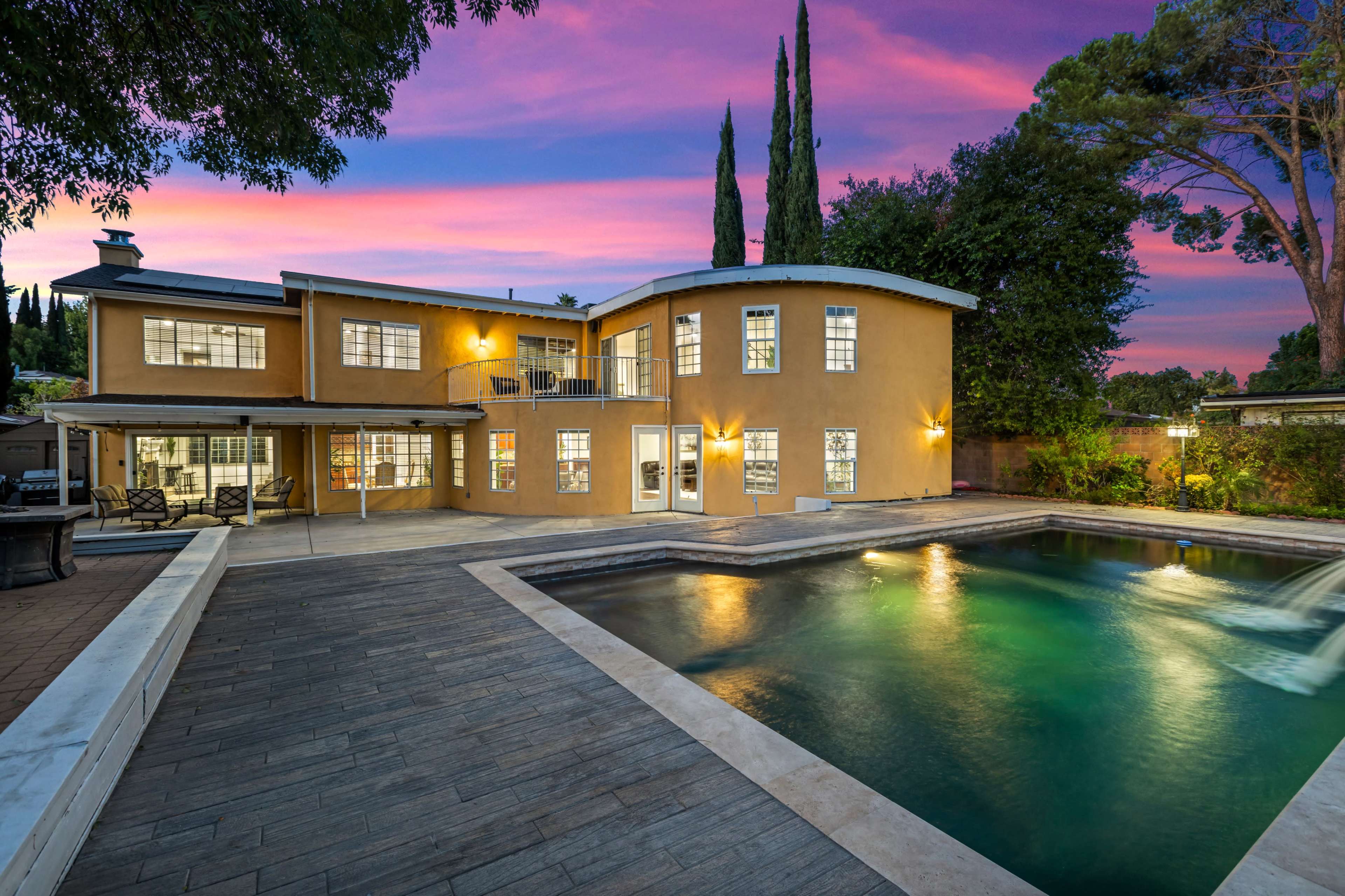 Villa Oasis: Spacious, Luxurious, Private Retreat. Image in West Hills, West hills, CA