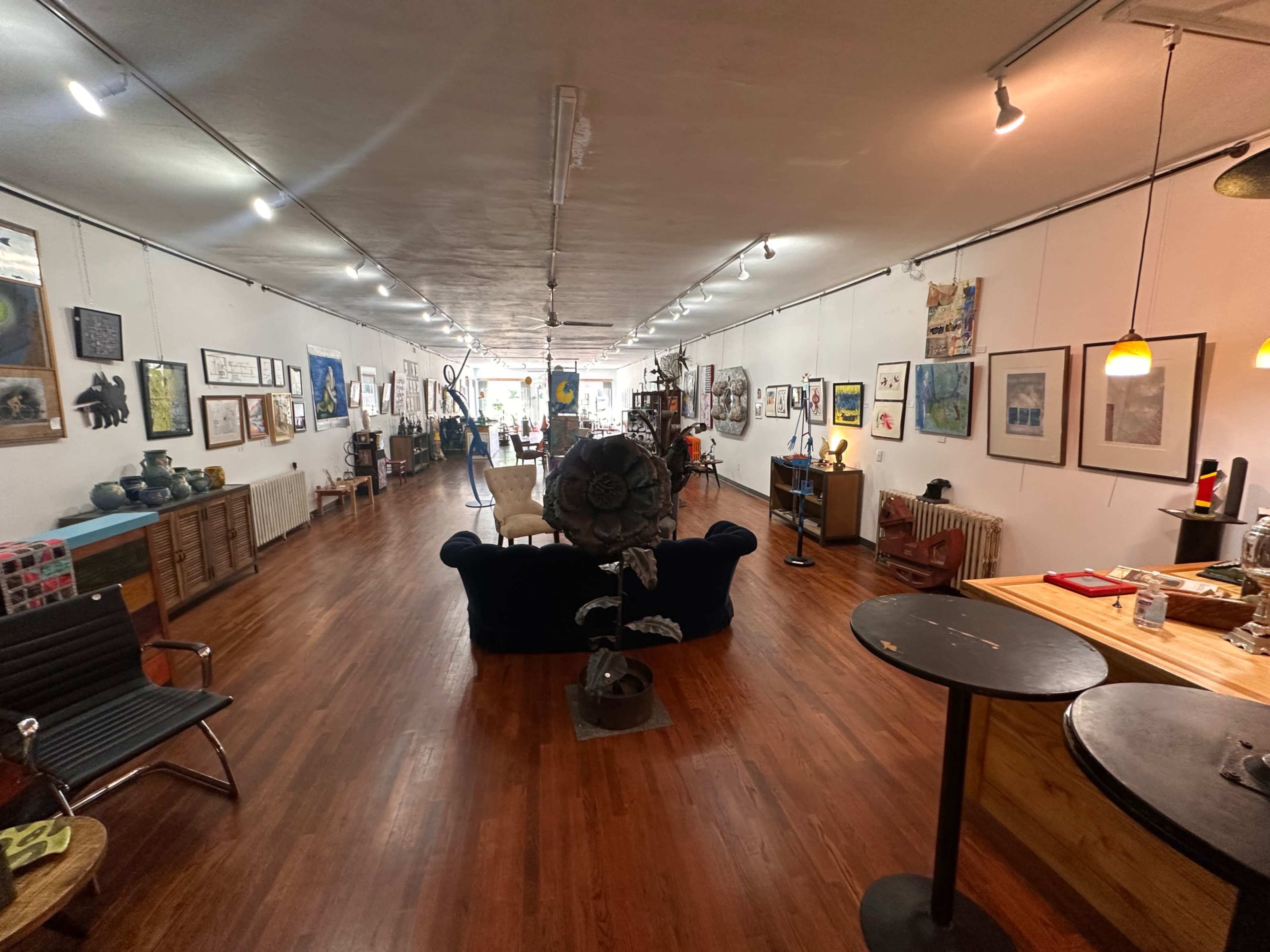 Spacious art gallery Image in Lansing, Lansing, MI