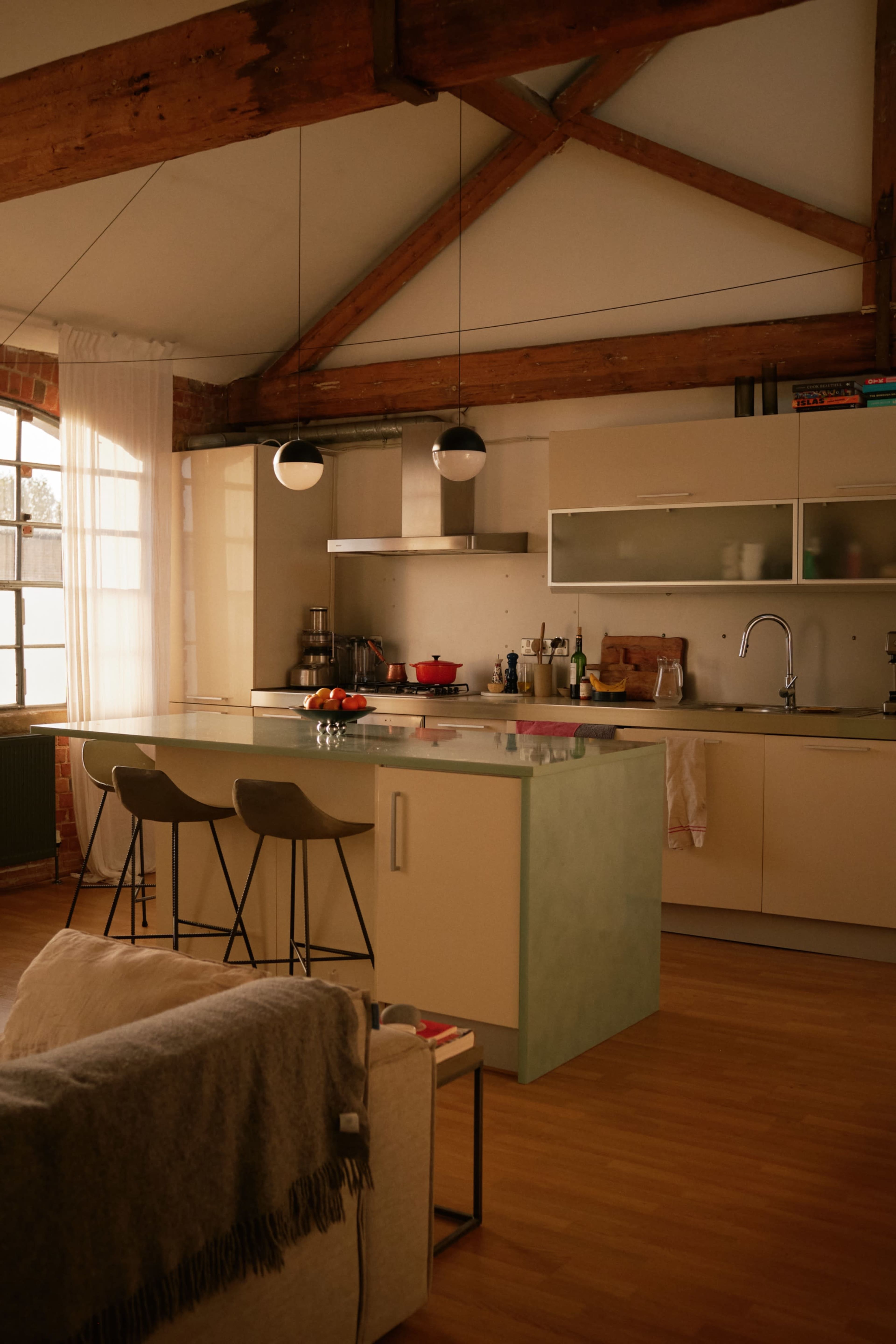 Airy Warehouse Conversion with Rooftop Image in Bermondsey, London, ENG