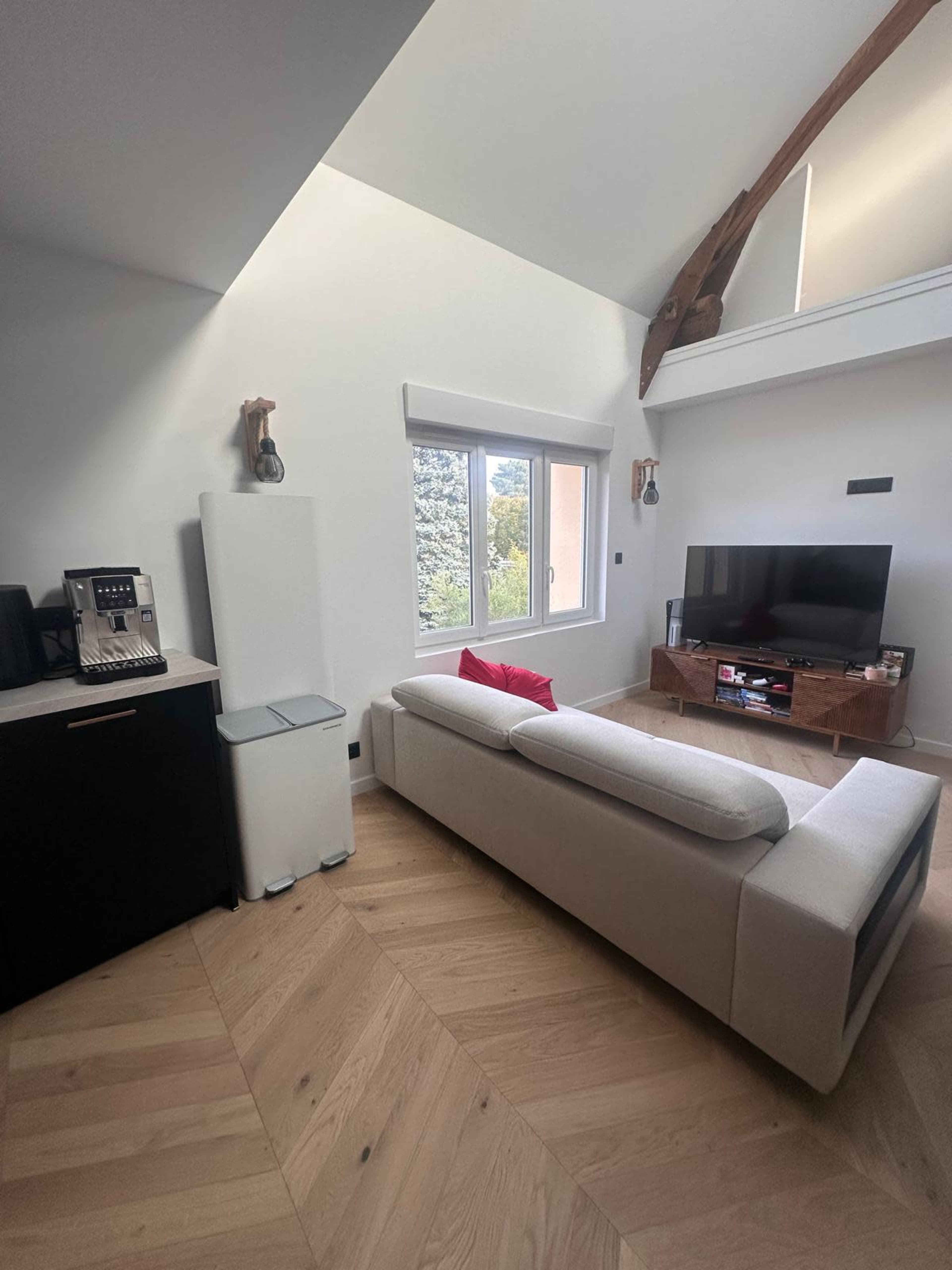 Appartement d'architecte avec vue sur le clocher Image in , Mennecy