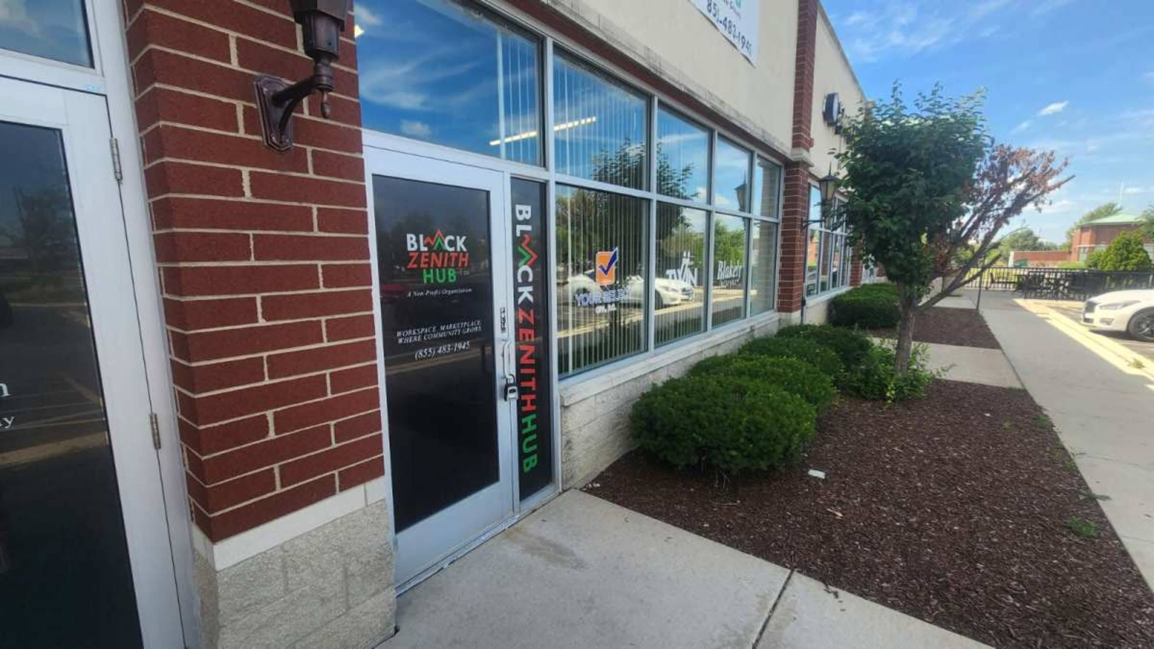 Versatile Business Space for Work, Meetings & Showcasing Products Image in Du Page Township, Bolingbrook, IL