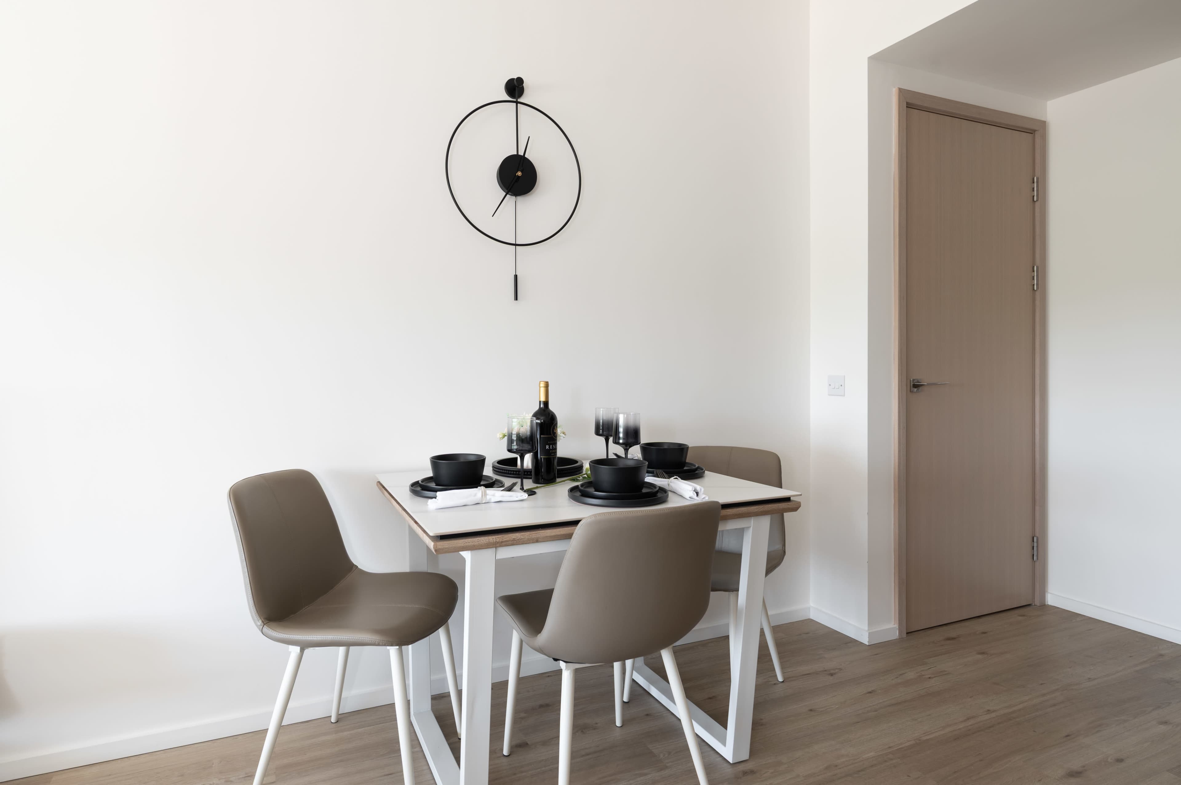 Premium Executive Apartment in Central Milton Keynes – Ideal for Corporate Stays, Remote Work & Filming Image in Central Milton Keynes, Milton Keynes, ENG