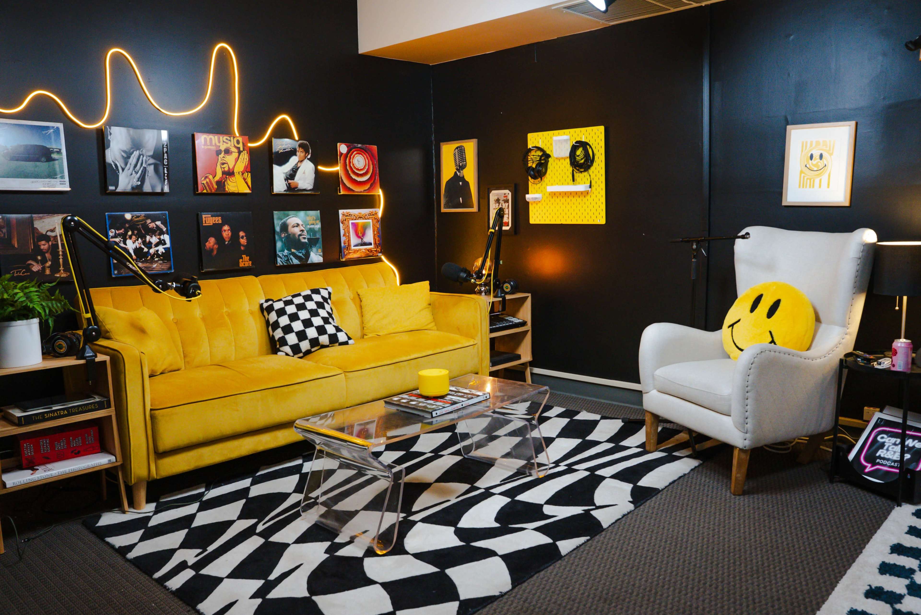 PRE-LIT - Vibrant PODCAST Recording Studio / BURBANK - ALL AUDIO EQUIPMENT INCLUDED!!! - Video Services Available! Image in Burbank, Burbank, CA