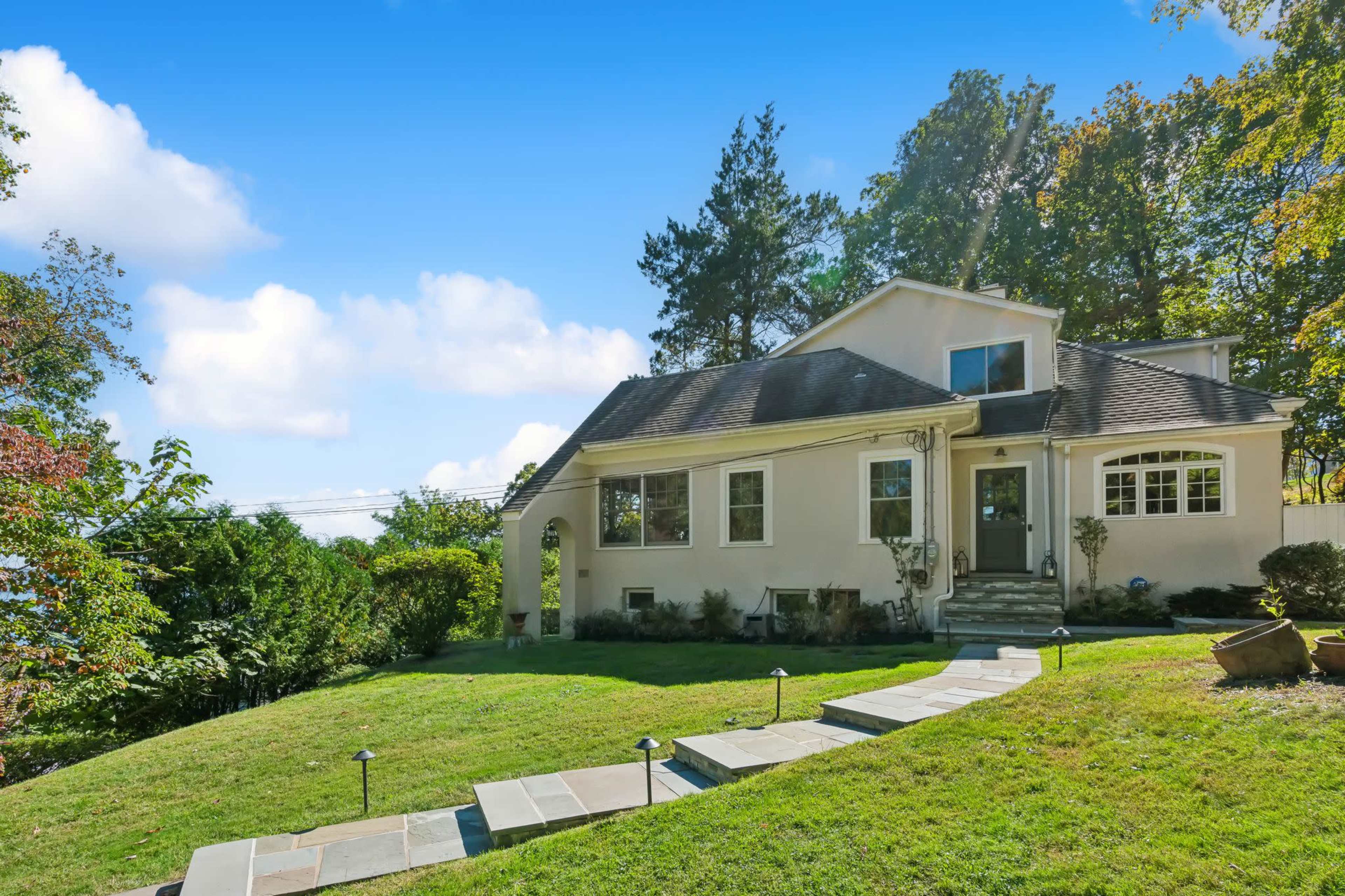 Nyack Hillside Haven with Hudson River Views Image in Orangetown, Nyack, NY