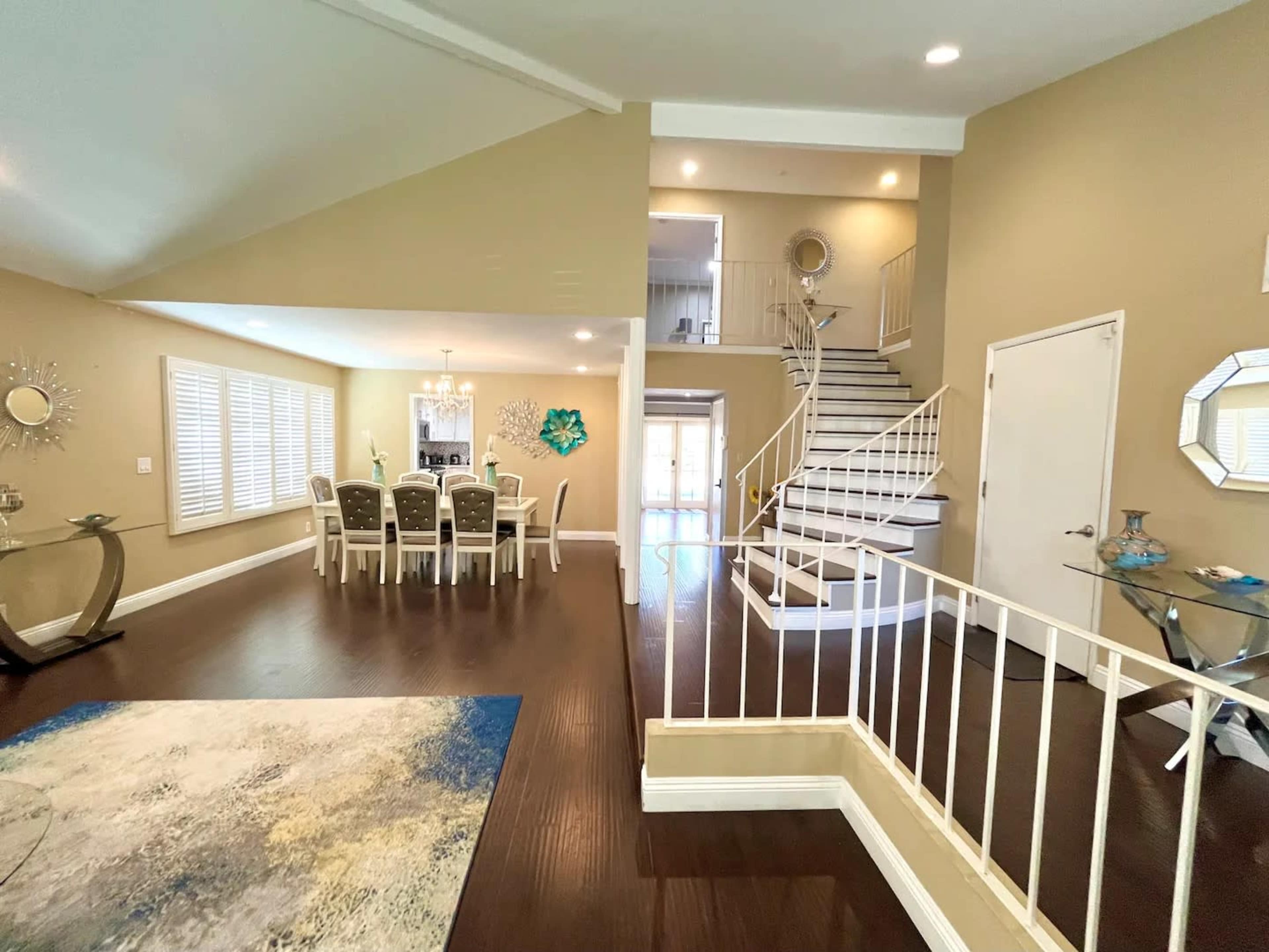 Spacious Family Escape Image in Orange, Orange, CA