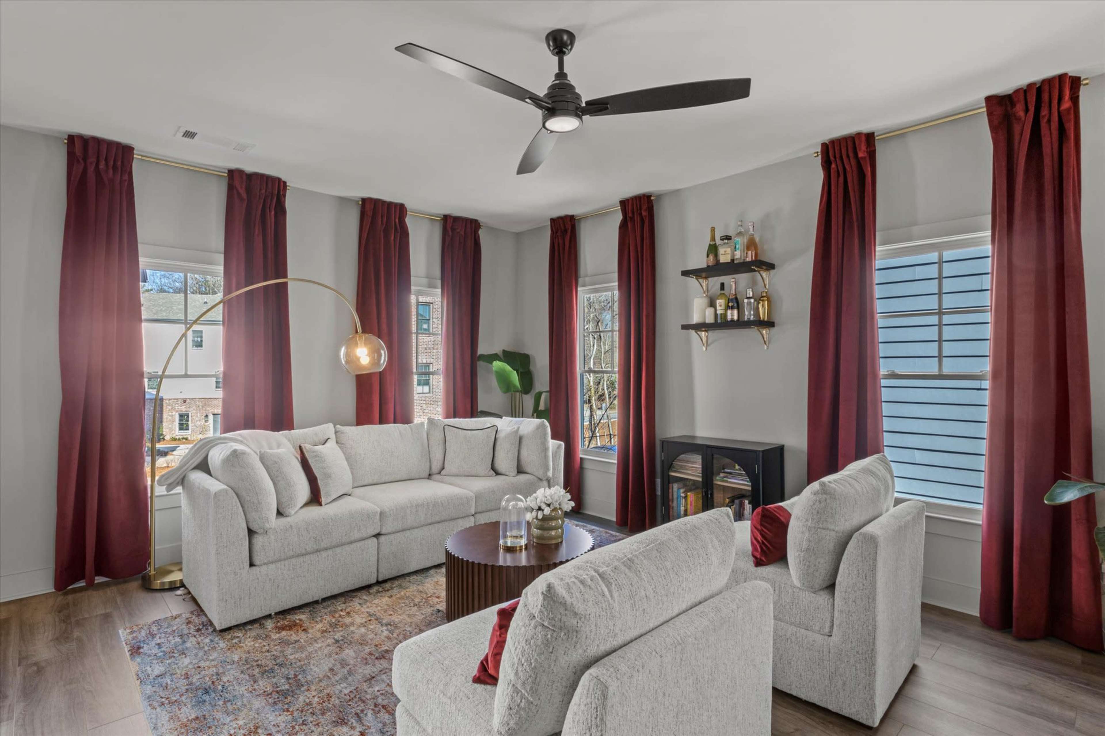Beautiful Designer Home with ample natural light Image in Hapeville, Hapeville, GA