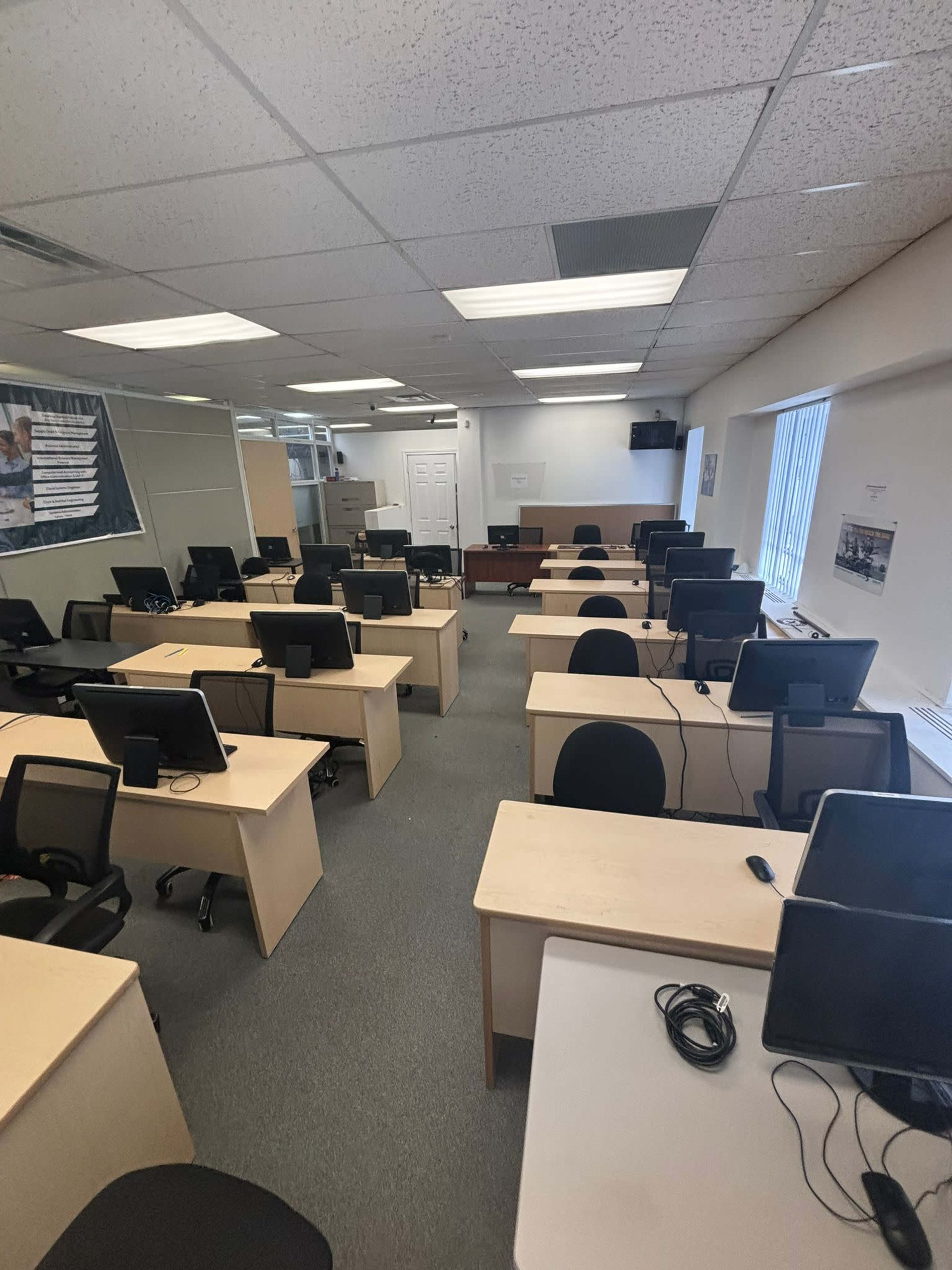 Modern Classroom Space in Urban Toronto – Spacious and Well-Equipped Image in Scarborough City Centre, Scarborough, ON