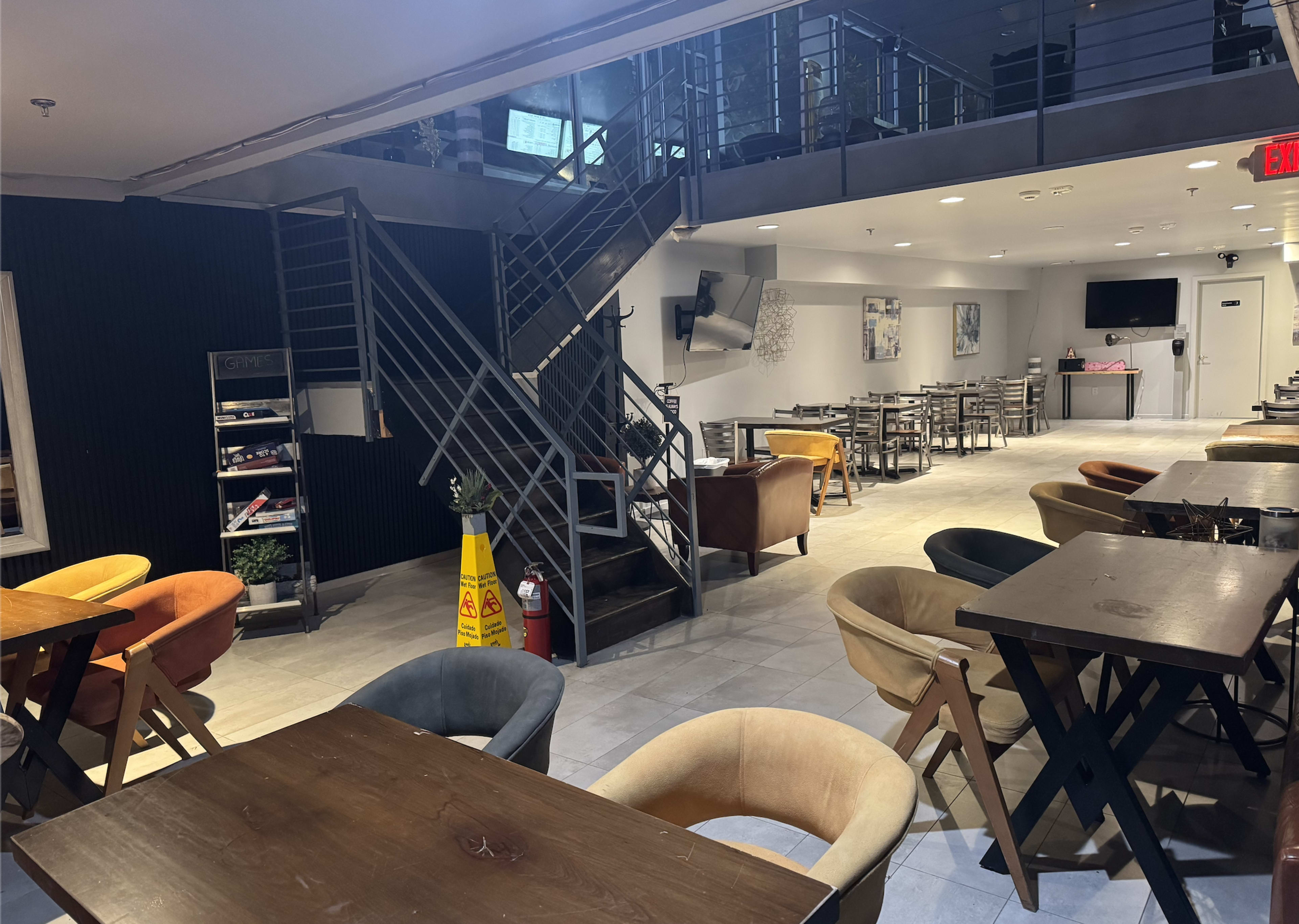 🛋️ | Modern Lounge | 👱🏻‍♀️ | Space with 60+ Capacity | 📶 Image in North Philadelphia, Philadelphia, PA