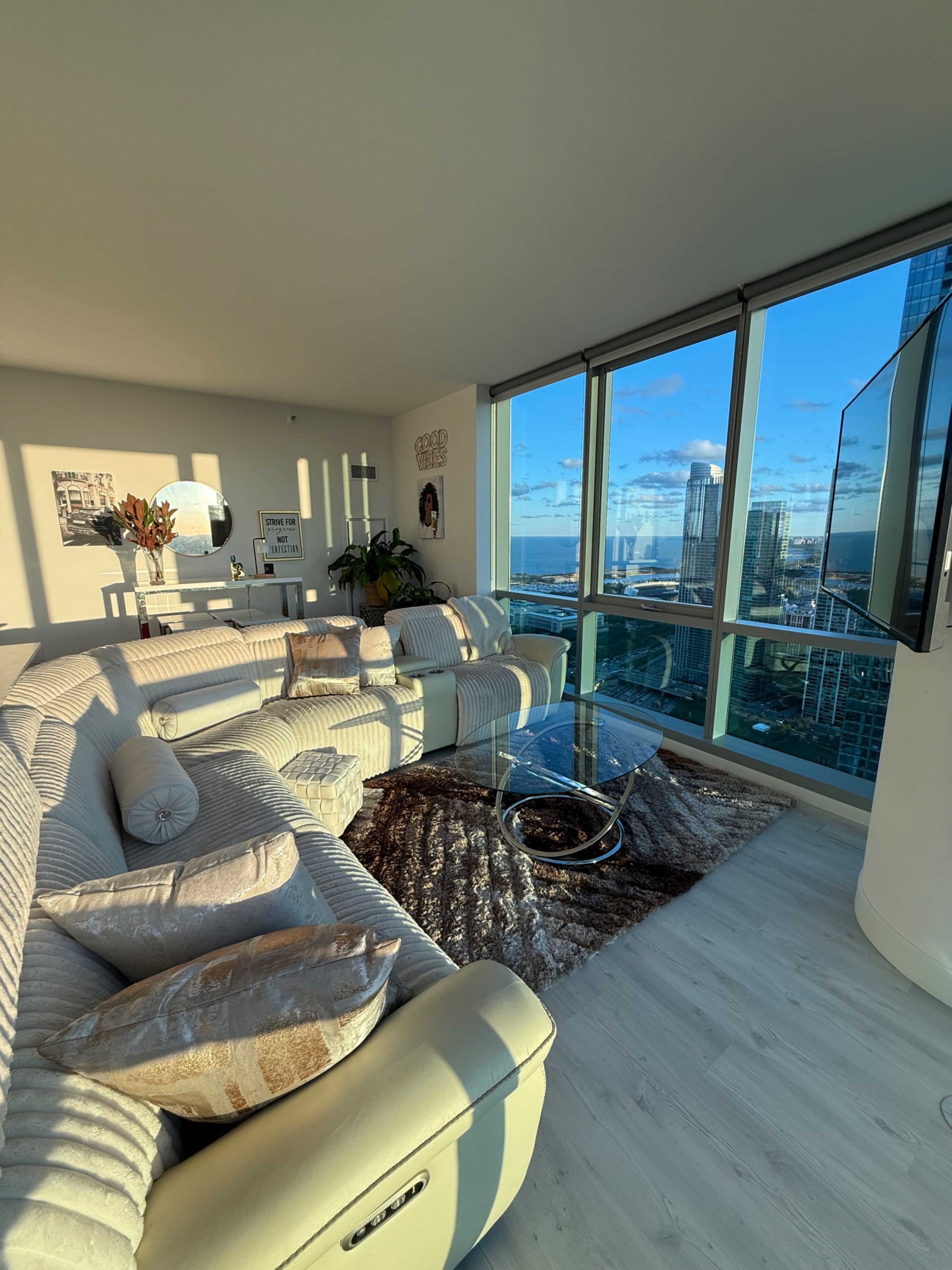 Luxury Downtown Penthouse with Killer Views Image in Near South Side, Chicago, IL