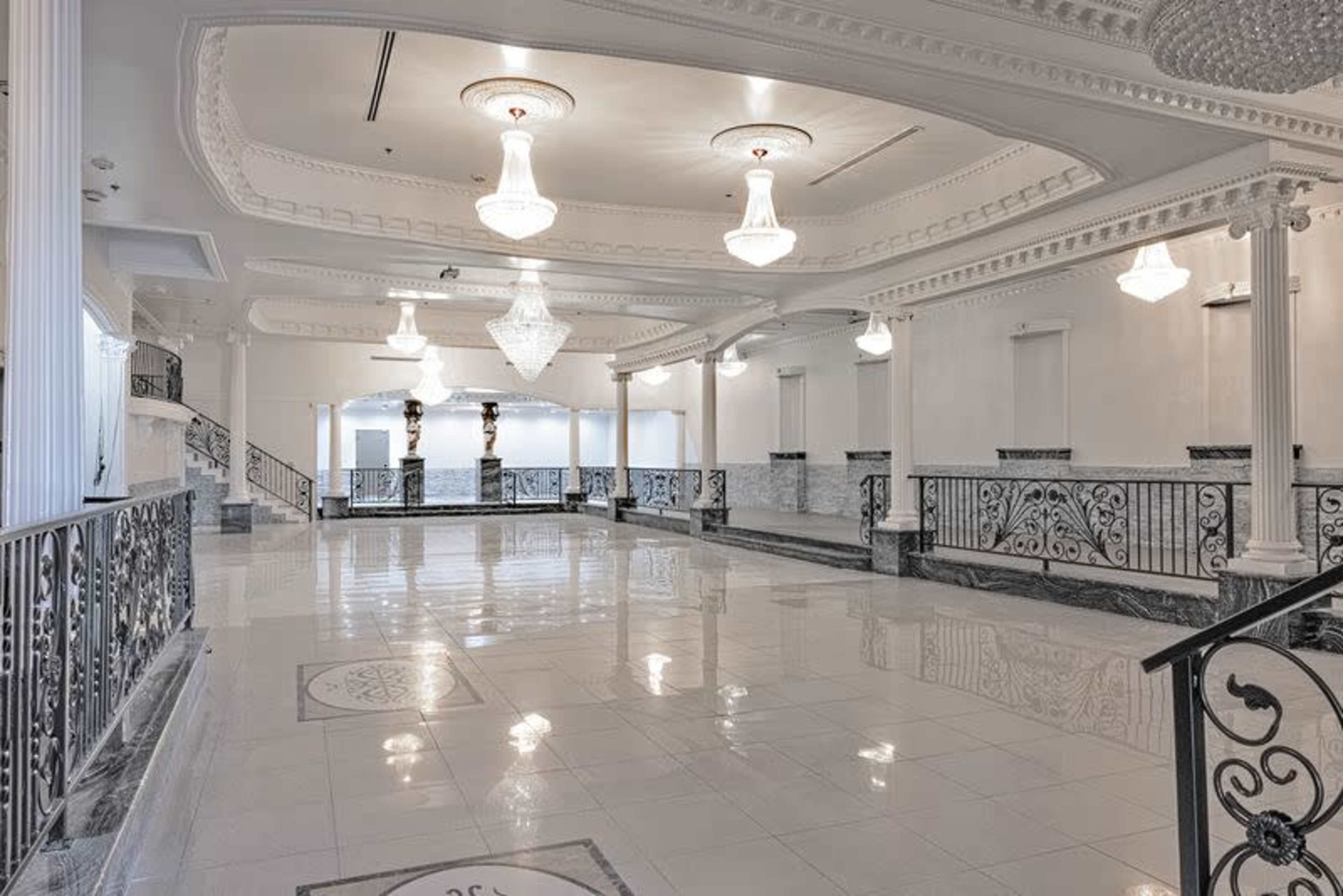 SPACIOUS BANQUET HALL WITH ROAMN EMAPIRE ACCENTS Image in Valley Glen, north hollywood, CA