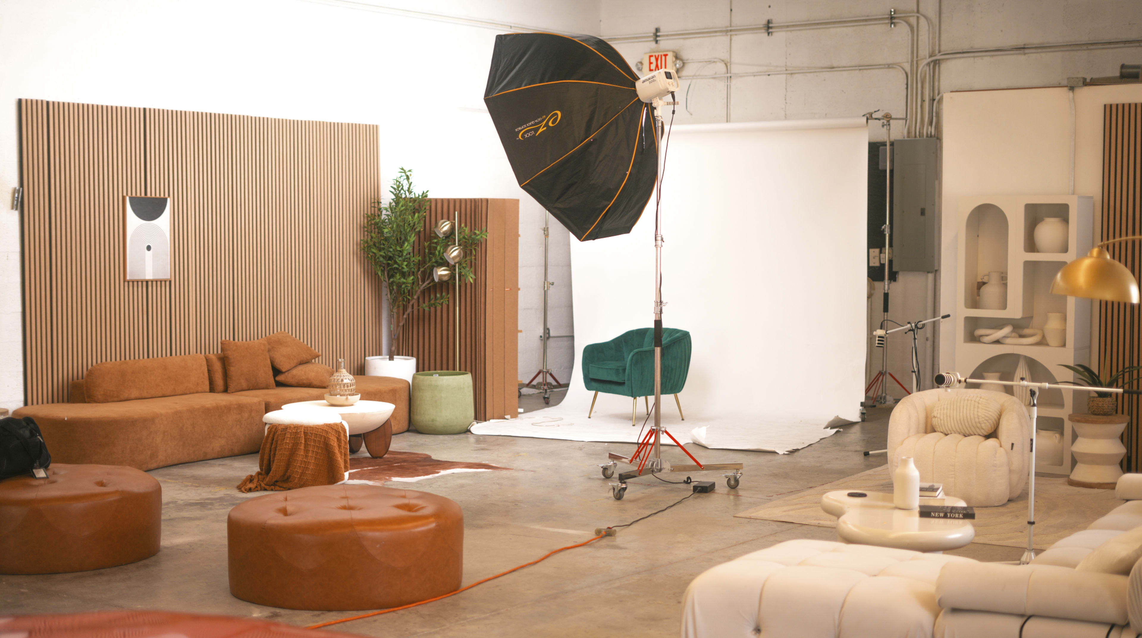 Luxury Minimalist & natural light studio Image in Dania Beach, fort lauderdale, FL