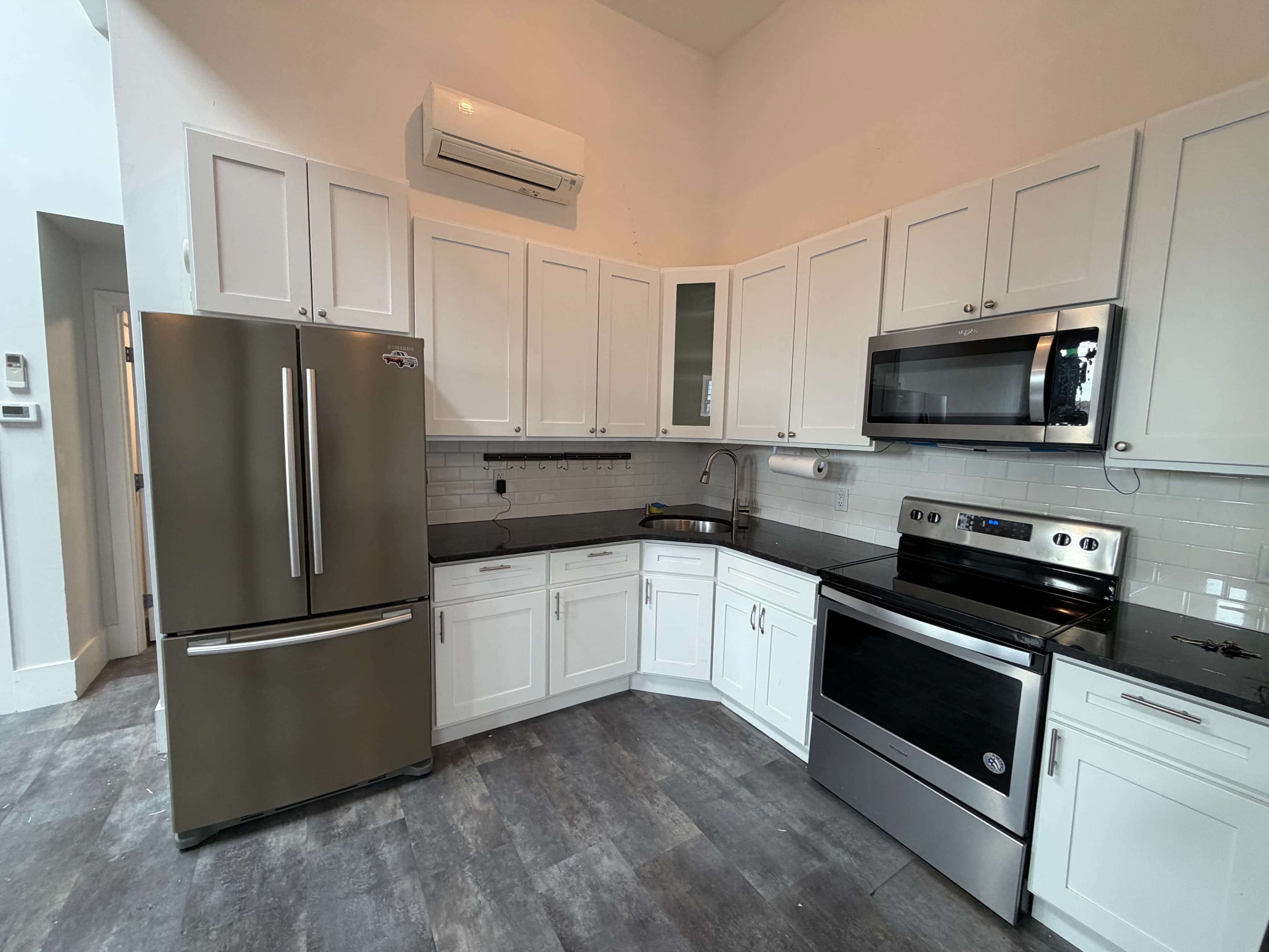 Sunlit Warehouse Loft | Quiet, Production-Friendly Photo & Film Space Image in Gowanus, Brooklyn, NY