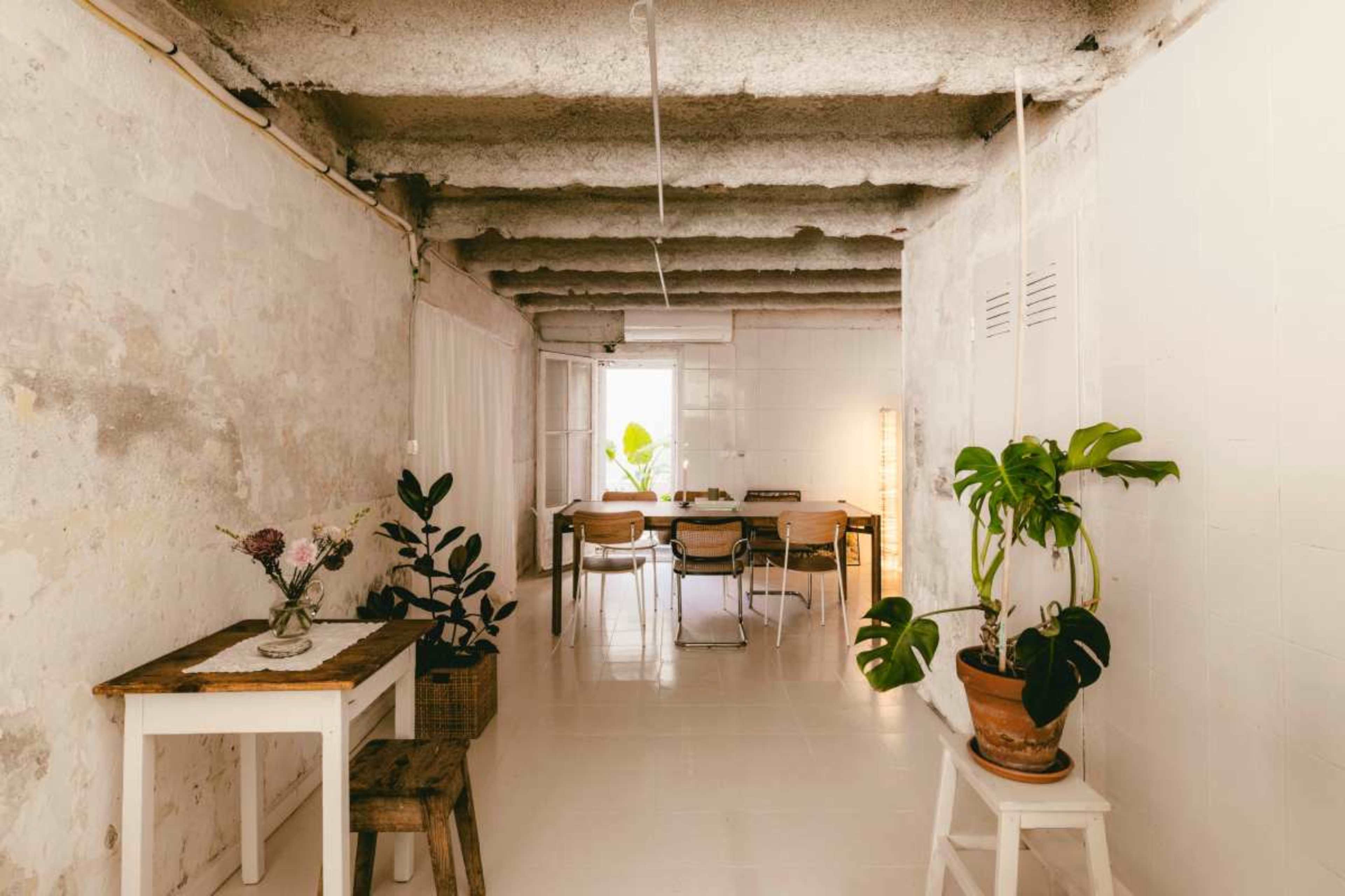 Bright Creative Event Space with Garden & Street Visibility in Poblenou Image in El Poblenou, Sant Martí, Barcelona, B