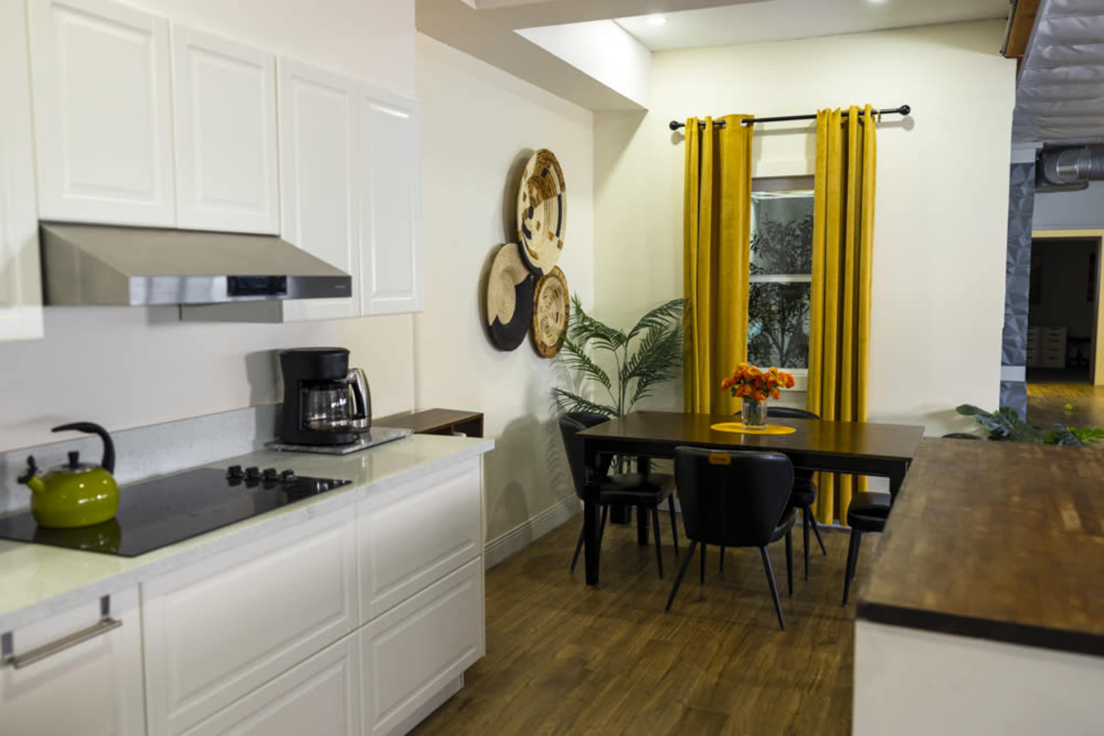 Bright Modern Loft w/ Full Kitchen Set + Paper Backdrops – Perfect for Photo & Video Shoots Image in Kearny Mesa, San Diego, CA