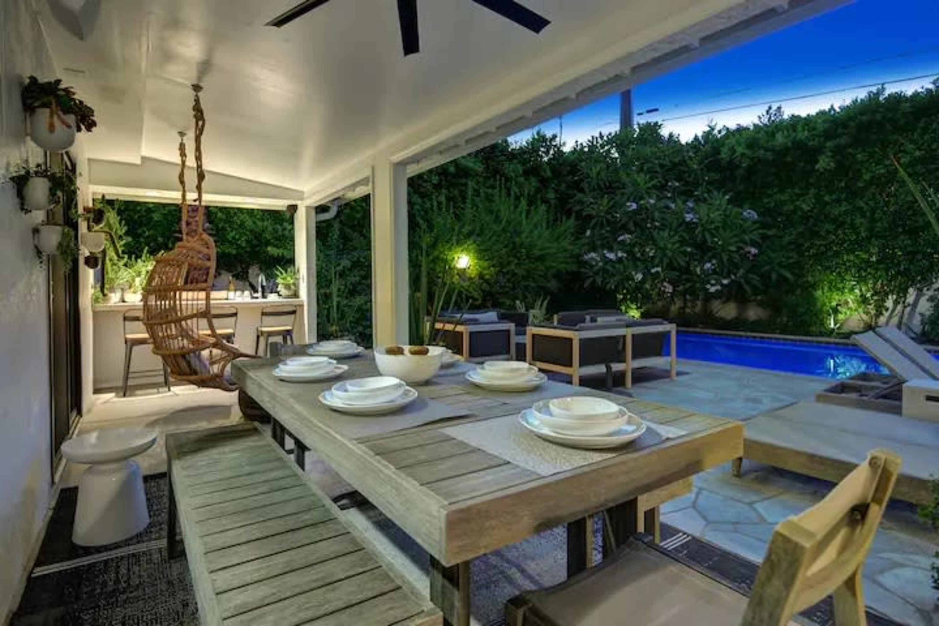 Centrally-located bungalow + Pool + Gym Image in Tahquitz River Estates, Palm Springs, CA