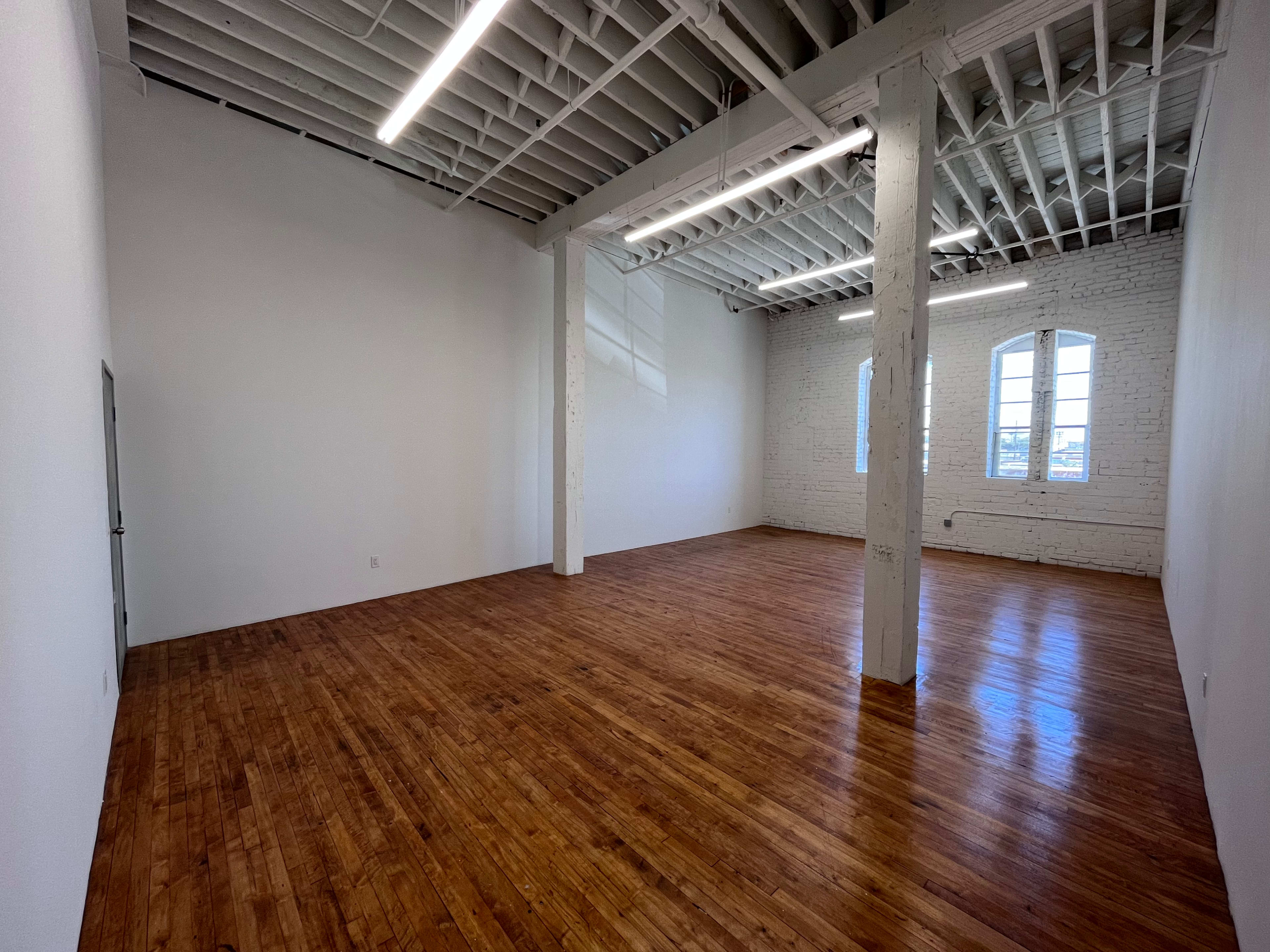 Giant New York Style Artist Loft With Beautiful Light and Air Conditioning Image in Central LA, Los Angeles, CA