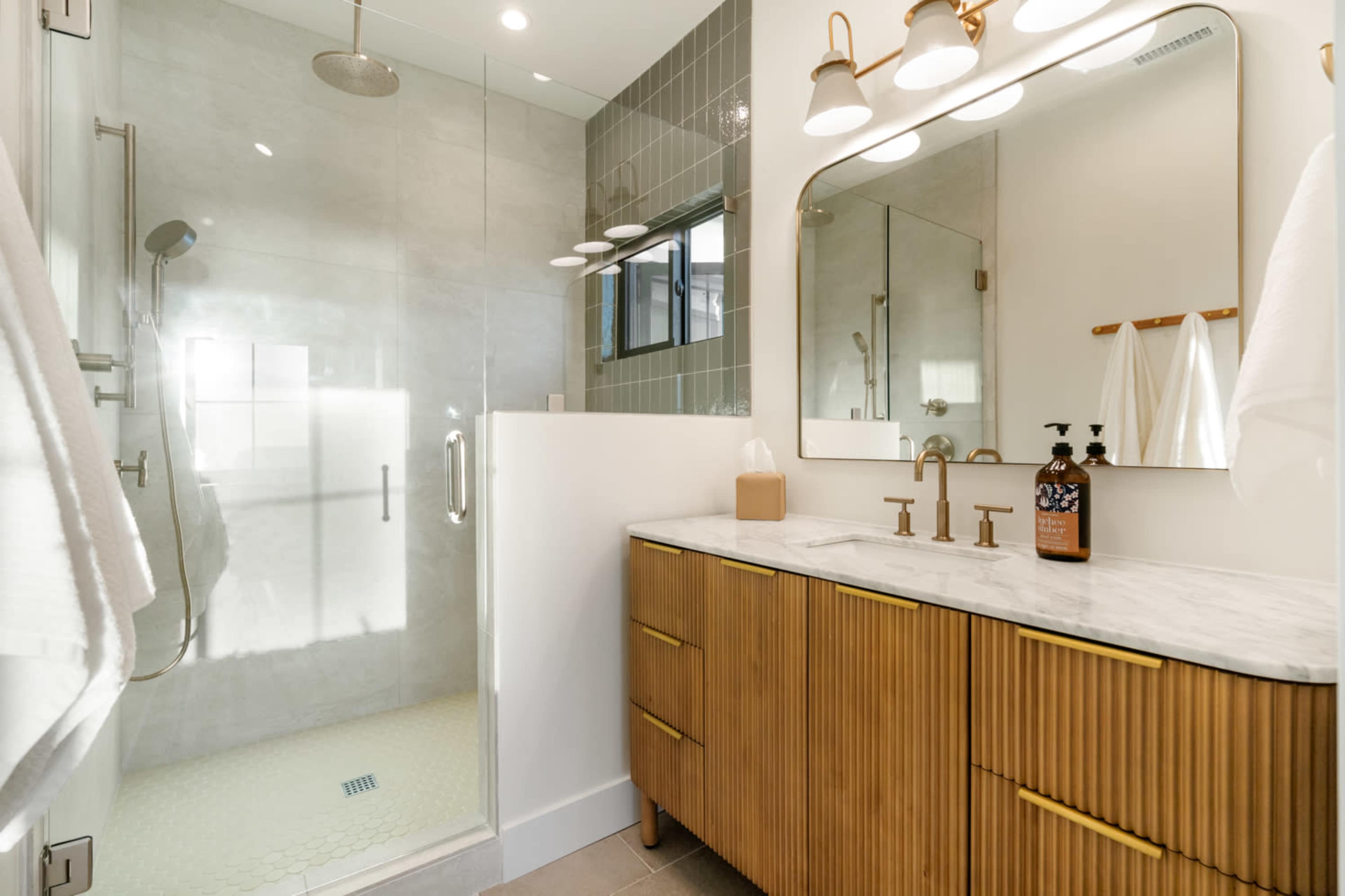 Pacific Paradise - Waves in View Image in Townsite, Oceanside, CA