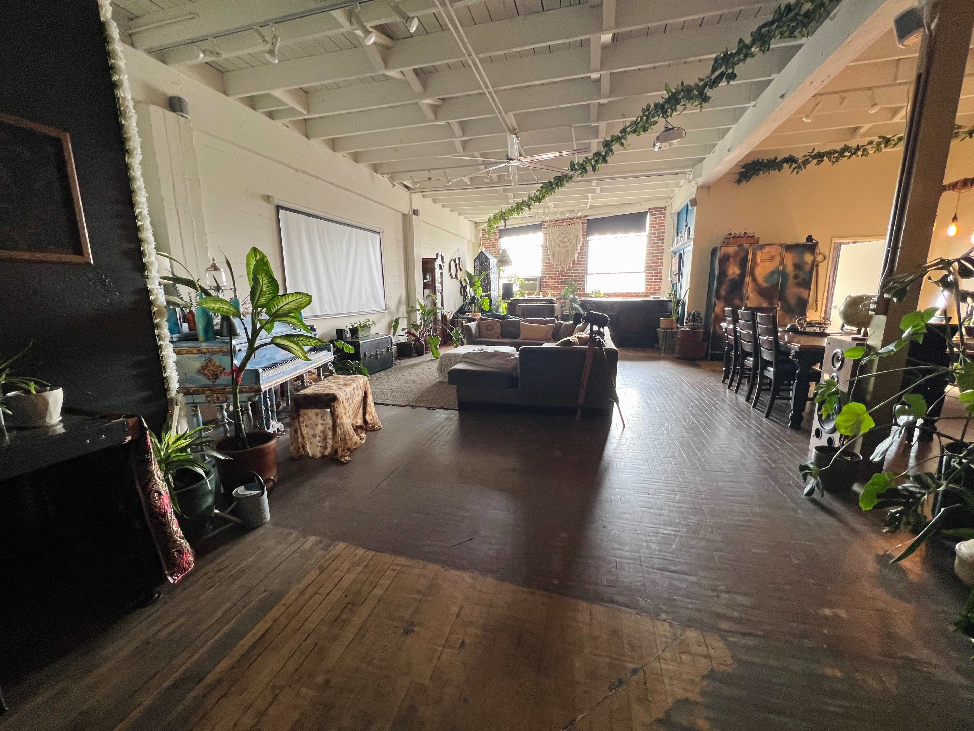 NY Style Artistic Loft Image in Lincoln Heights, Los angeles, CA