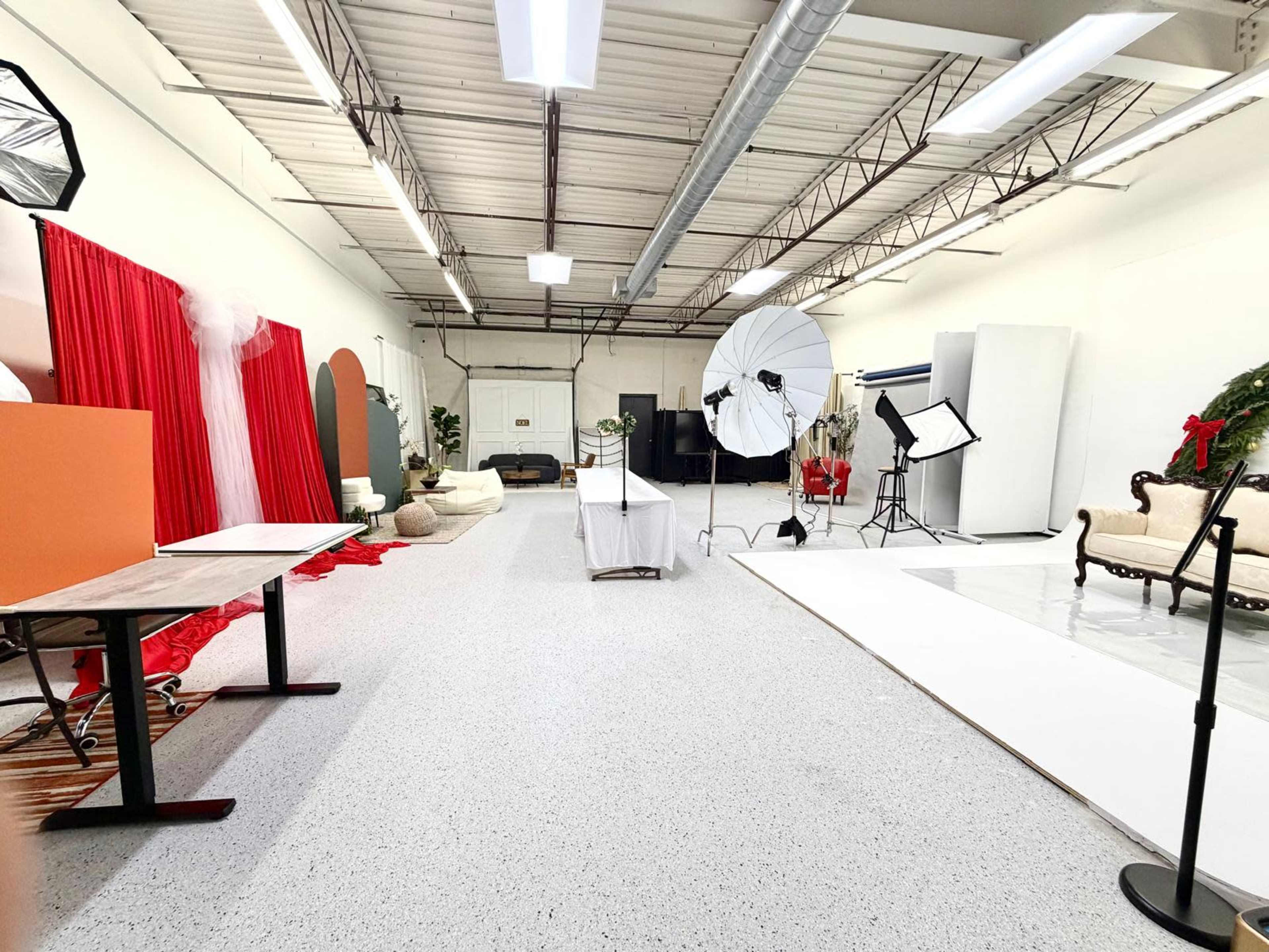 Modern Creative Studio in Maple Grove for Photoshoots, Podcasts, Workshops, and Gatherings Image in Maple Grove, Maple Grove, MN