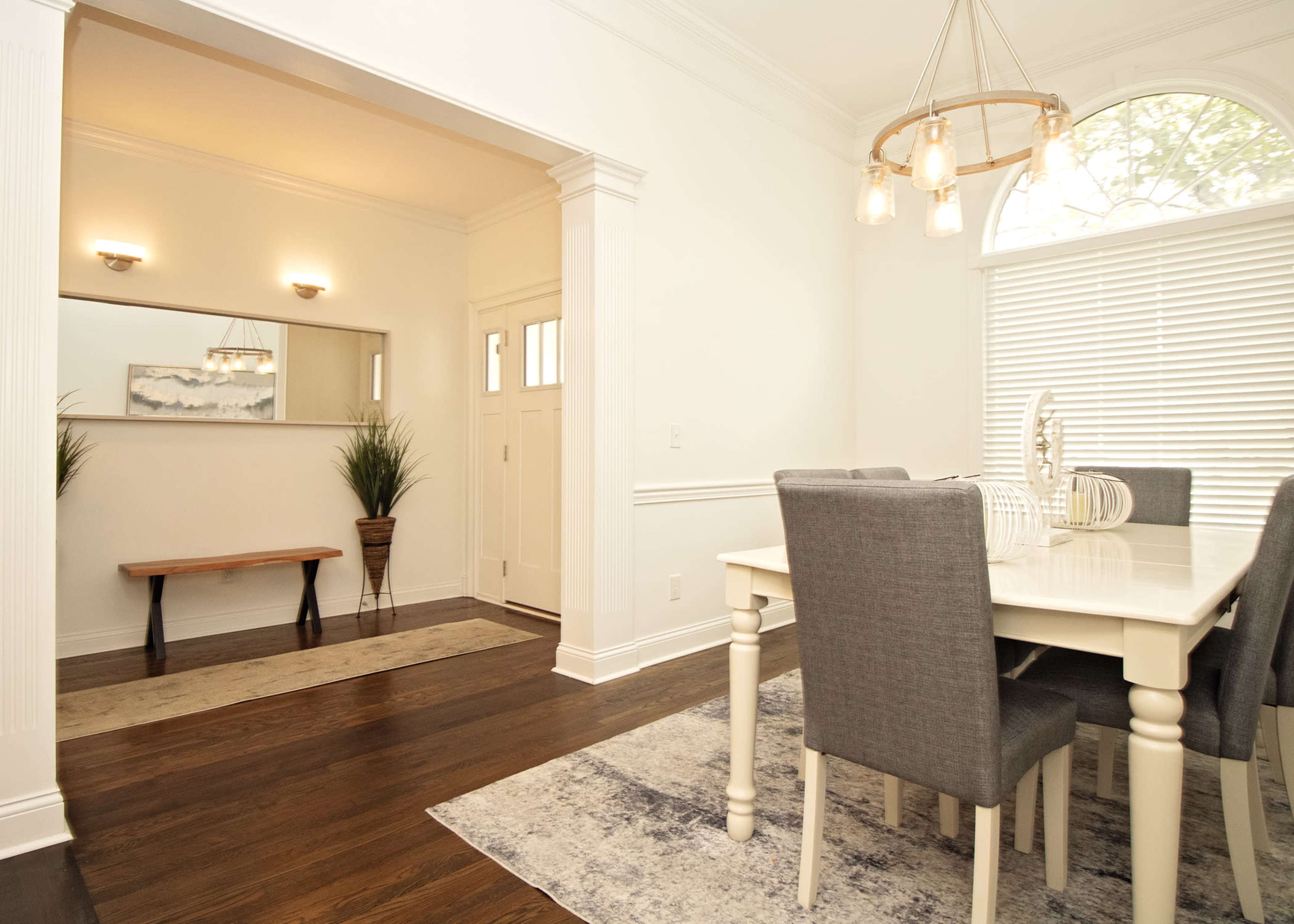 Spacious 6-Bedroom Lakeside Retreat with Stunning Views and Ample Outdoor Space Image in Hendersonville, Hendersonville, TN