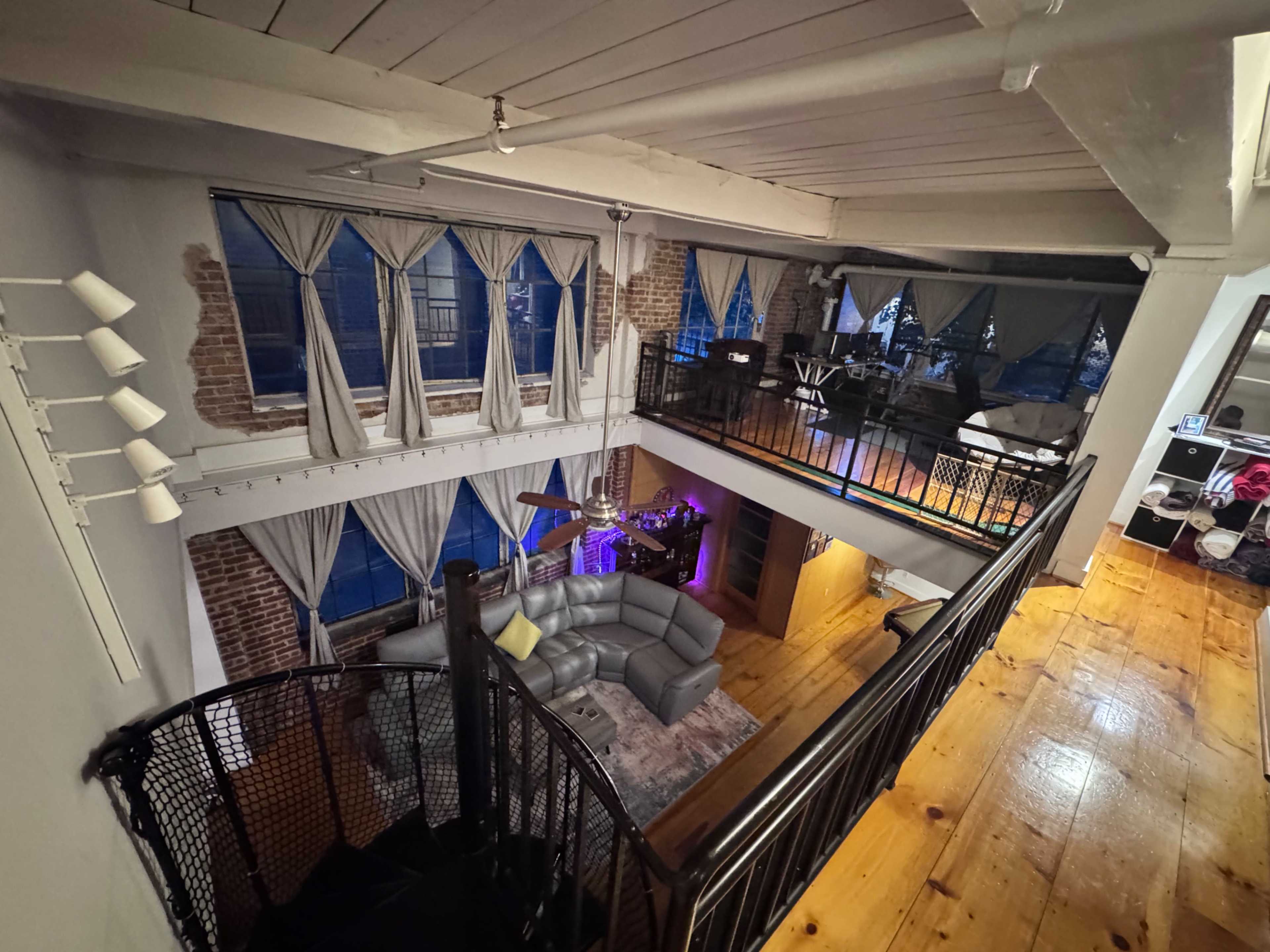 Two Story Downtown Historical District Loft (Castleberry Hill) with Natural sunlight Image in Downtown Atlanta, Atlanta, GA