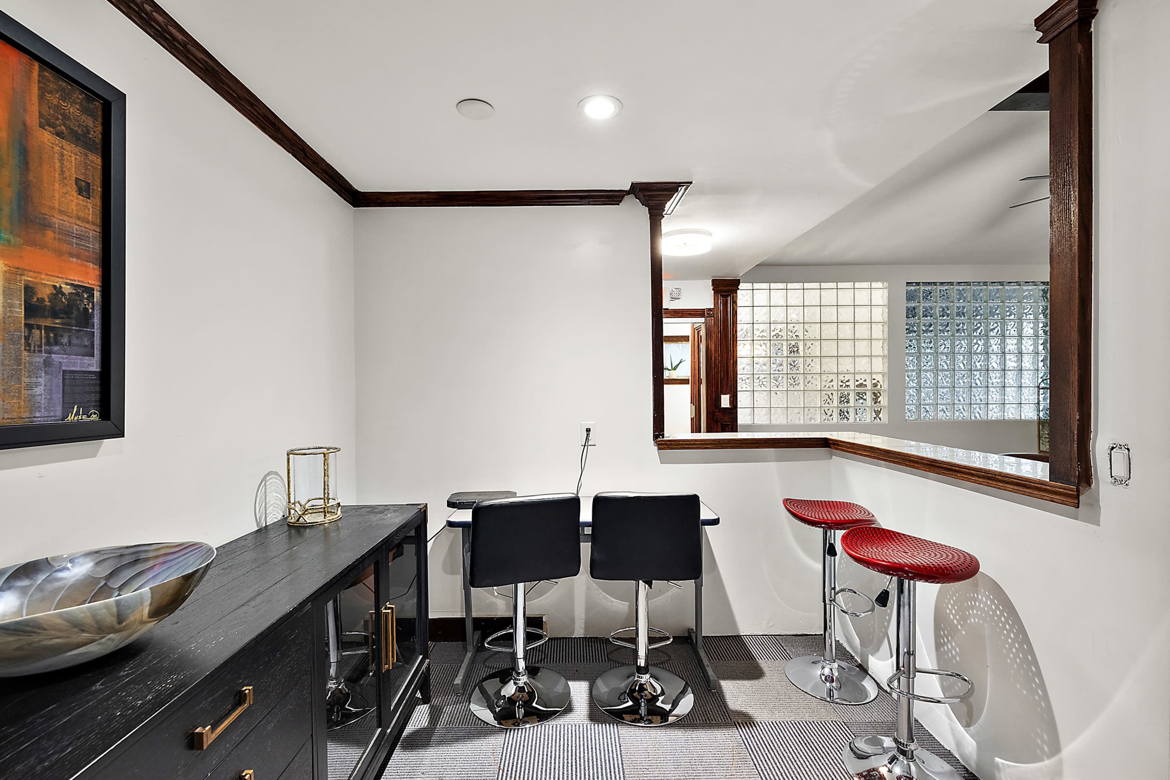 Updated private wellness suite w/full bathroom Image in Pontiac, Pontiac, MI