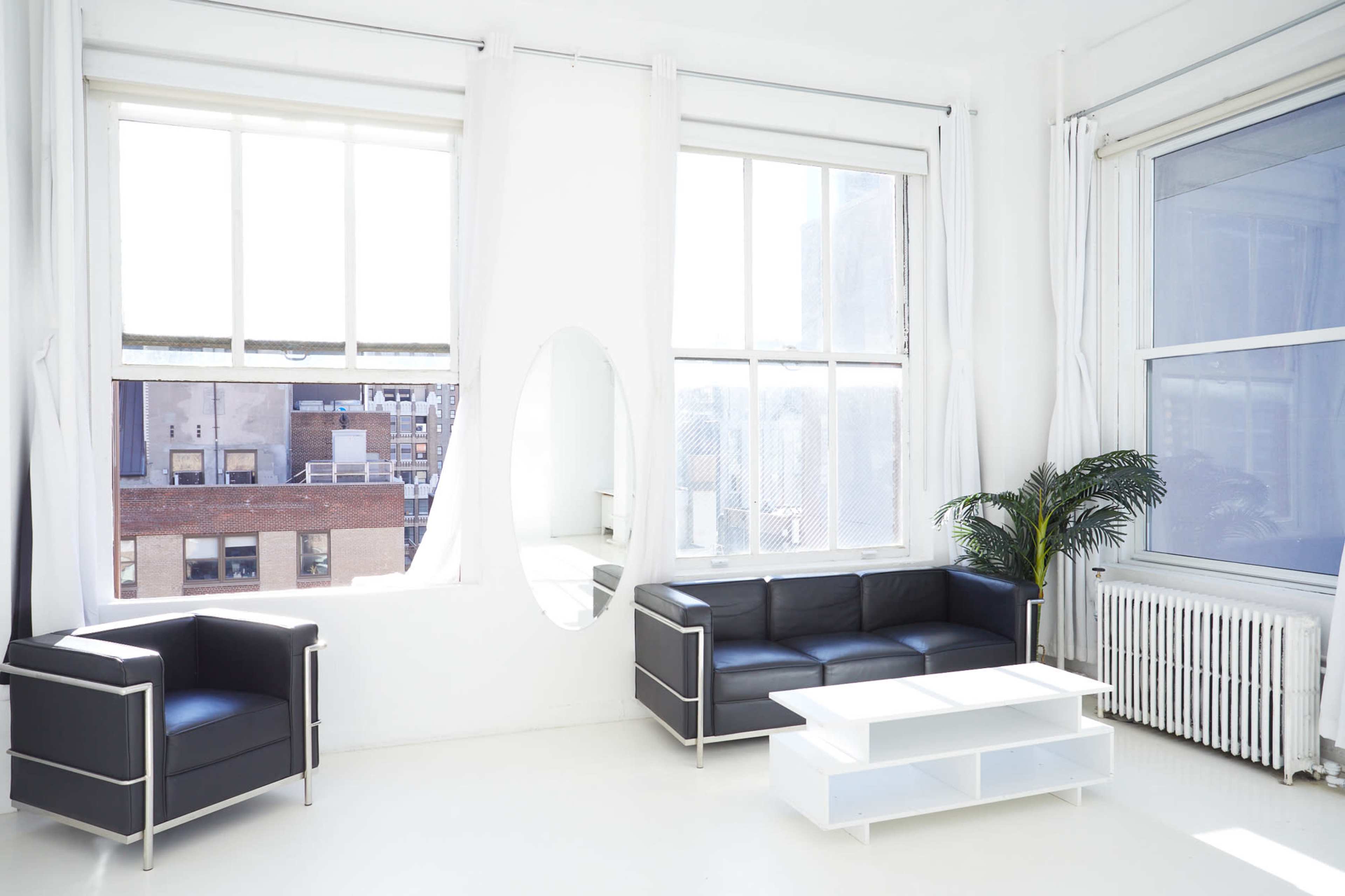 22C Affordable Manhattan Daylight Studio Free EQ Image in Midtown Manhattan, New York, NY