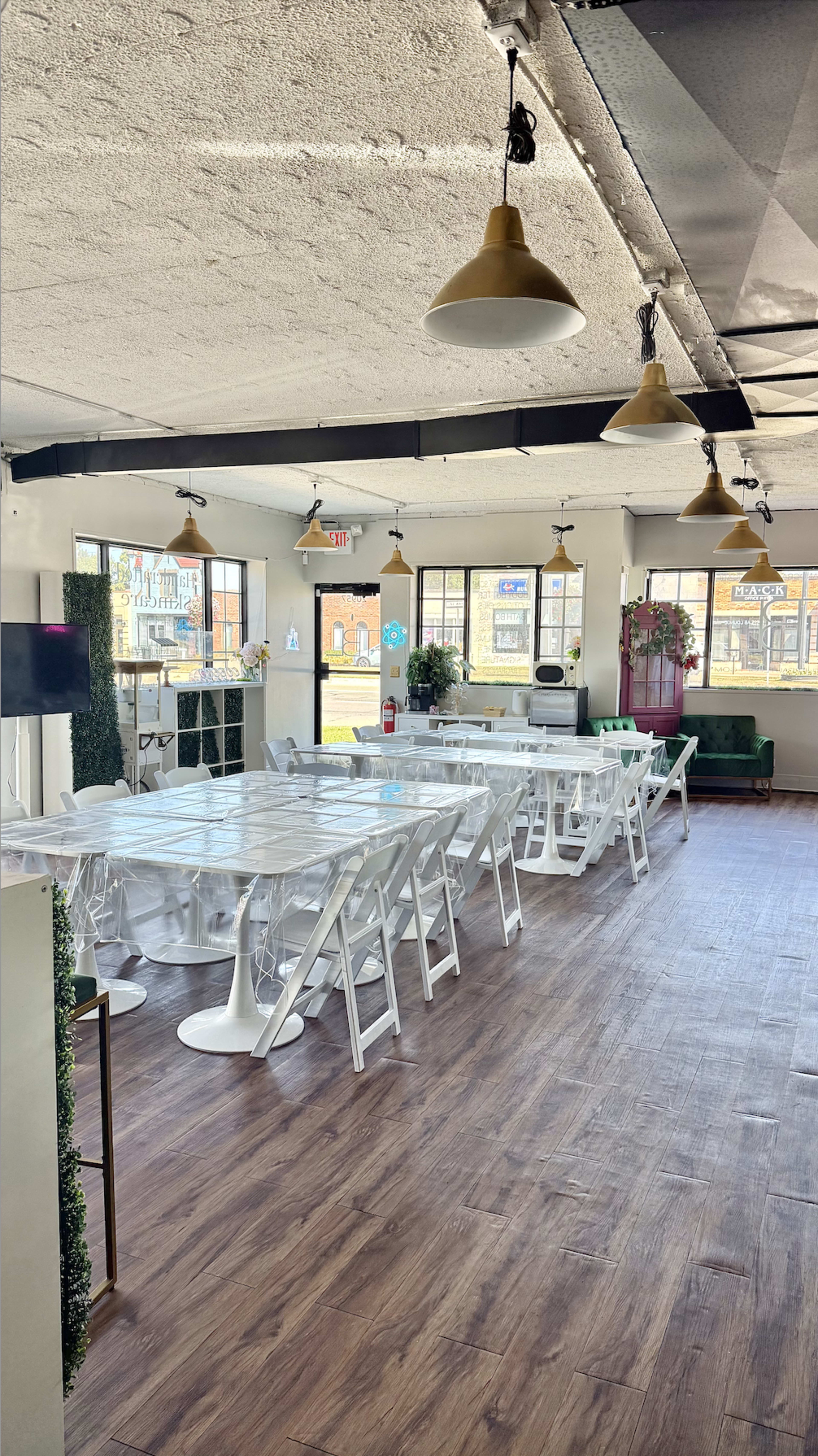 Intimate Classy Creative Masterclass/YouTube Flex Space Image in Grosse Pointe Woods, Grosse Pointe Woods, MI