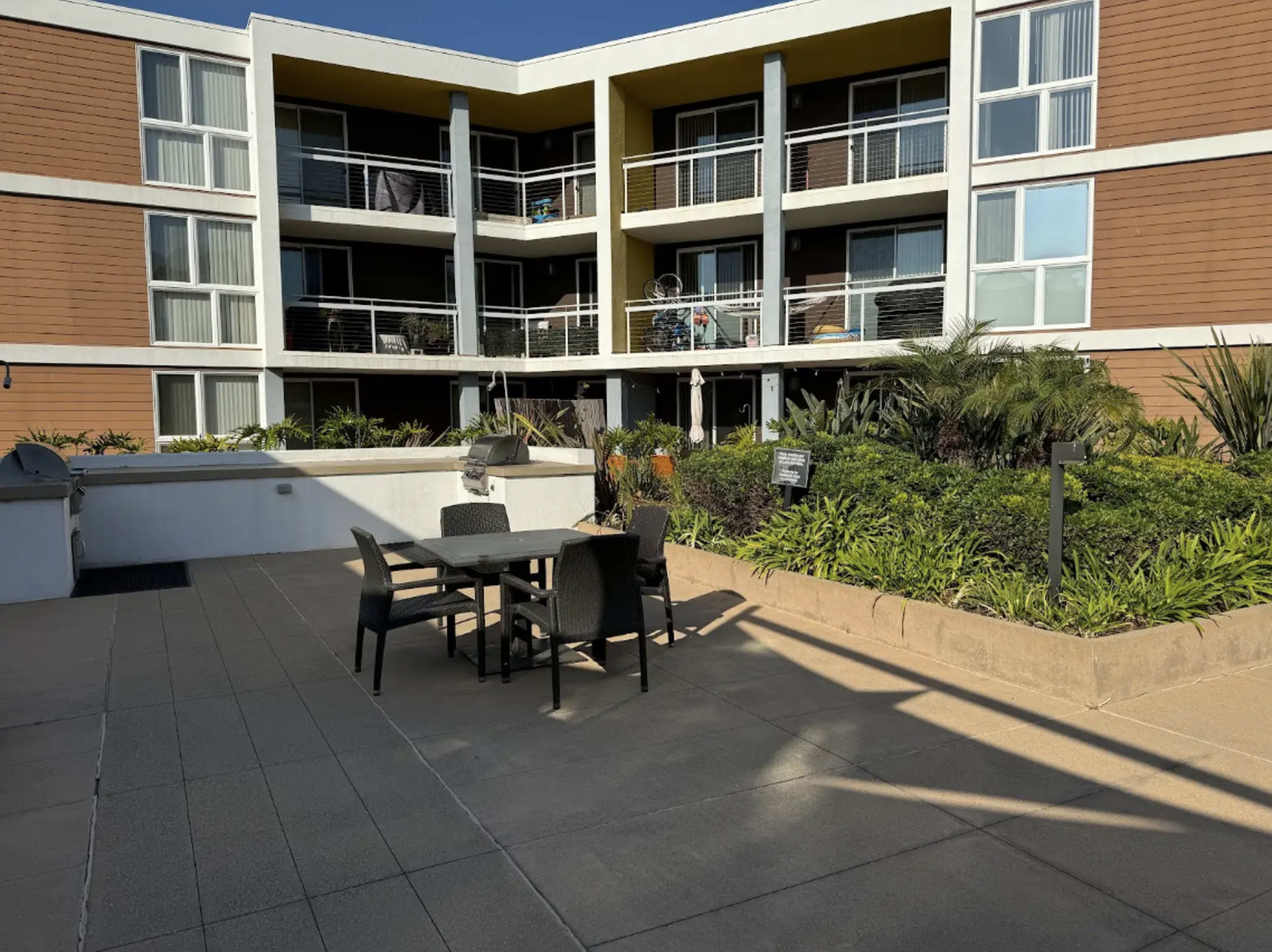 Courtyard Lounge with a Sea Breeze Image in Marina del Rey, Marina Del Rey, CA