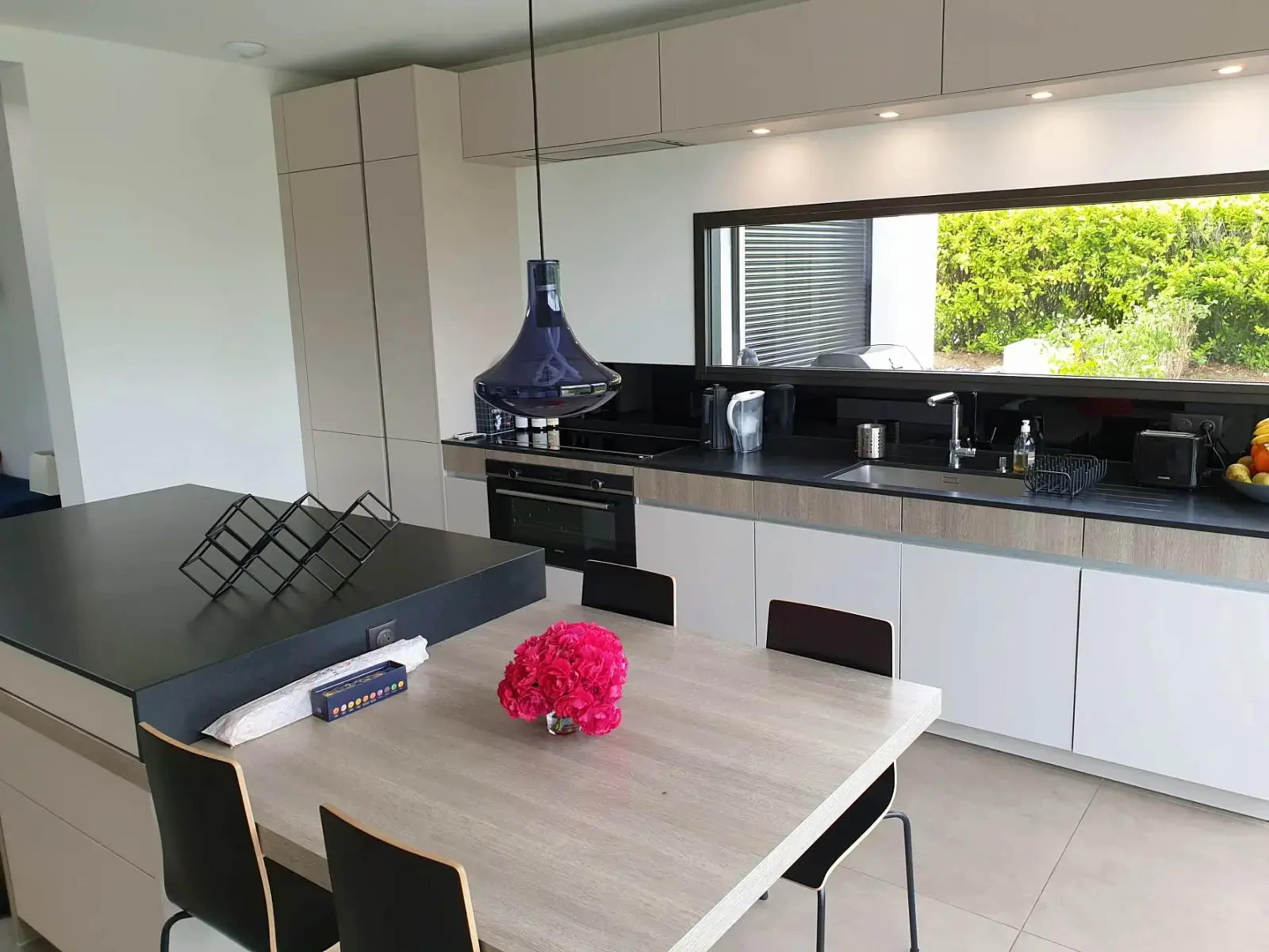 Confidential Villa with Pool & Rooftop Views — Private Day Retreat (12 guests) Image in Vésenex, Divonne les Bains