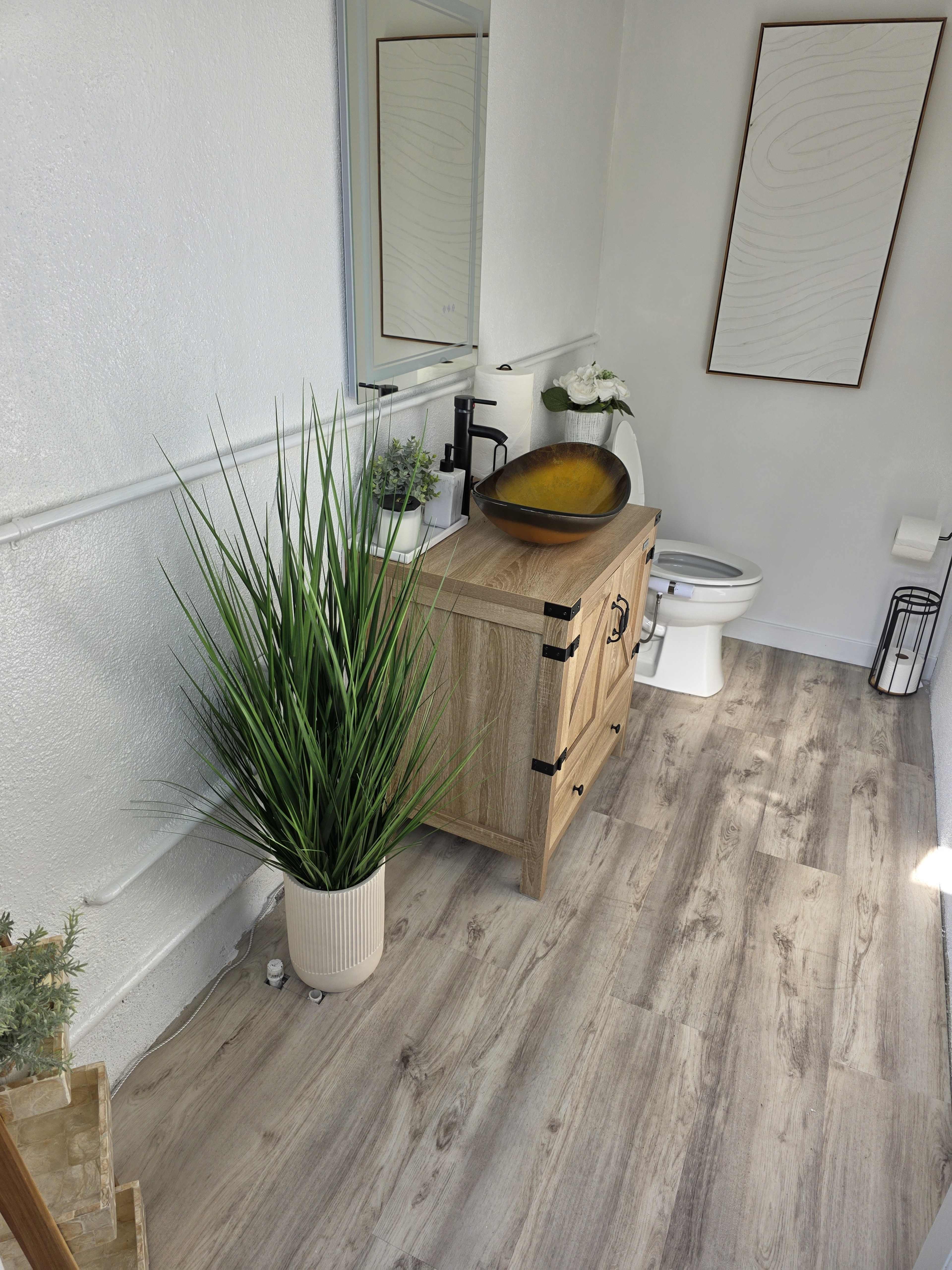 Gorgeous modern spacious backyard Image in Encino, Encino, CA