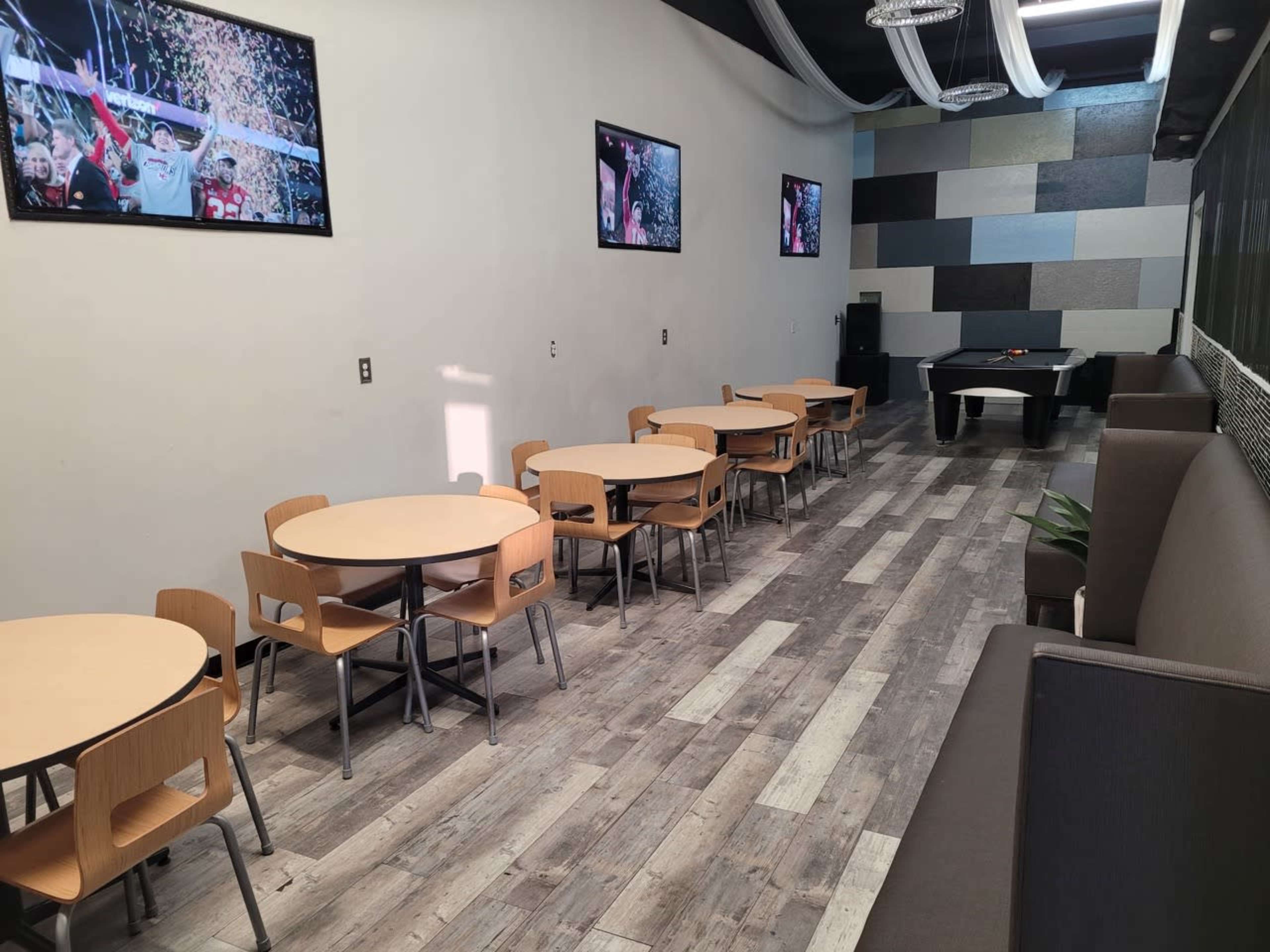 Intimate Event Space with Natural light Image in Stonecrest, lithonia, GA