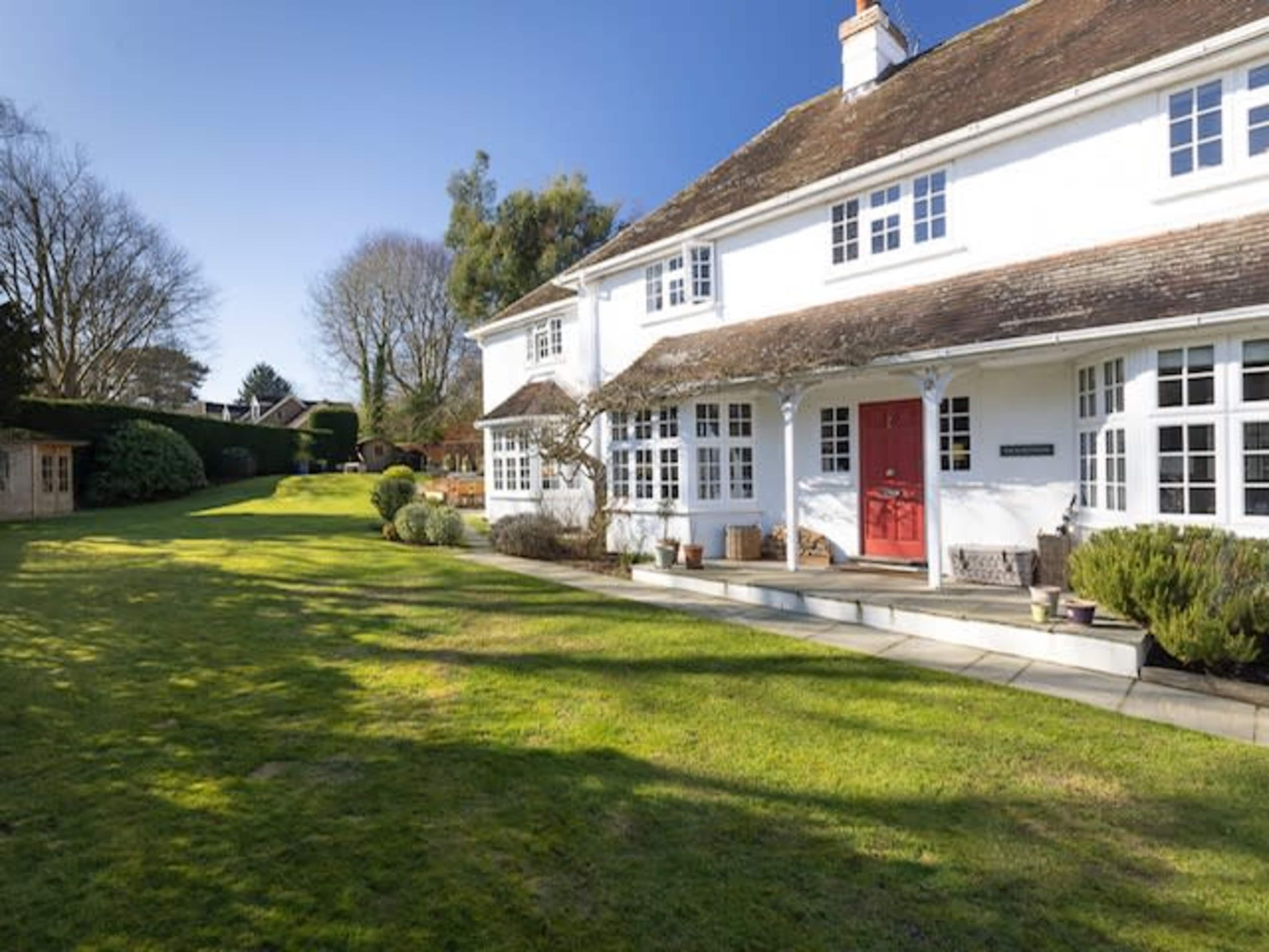 Detached Edwardian Home with outdoor pool in a picturesque garden Image in Berkhamsted, Berkhamsted, ENG