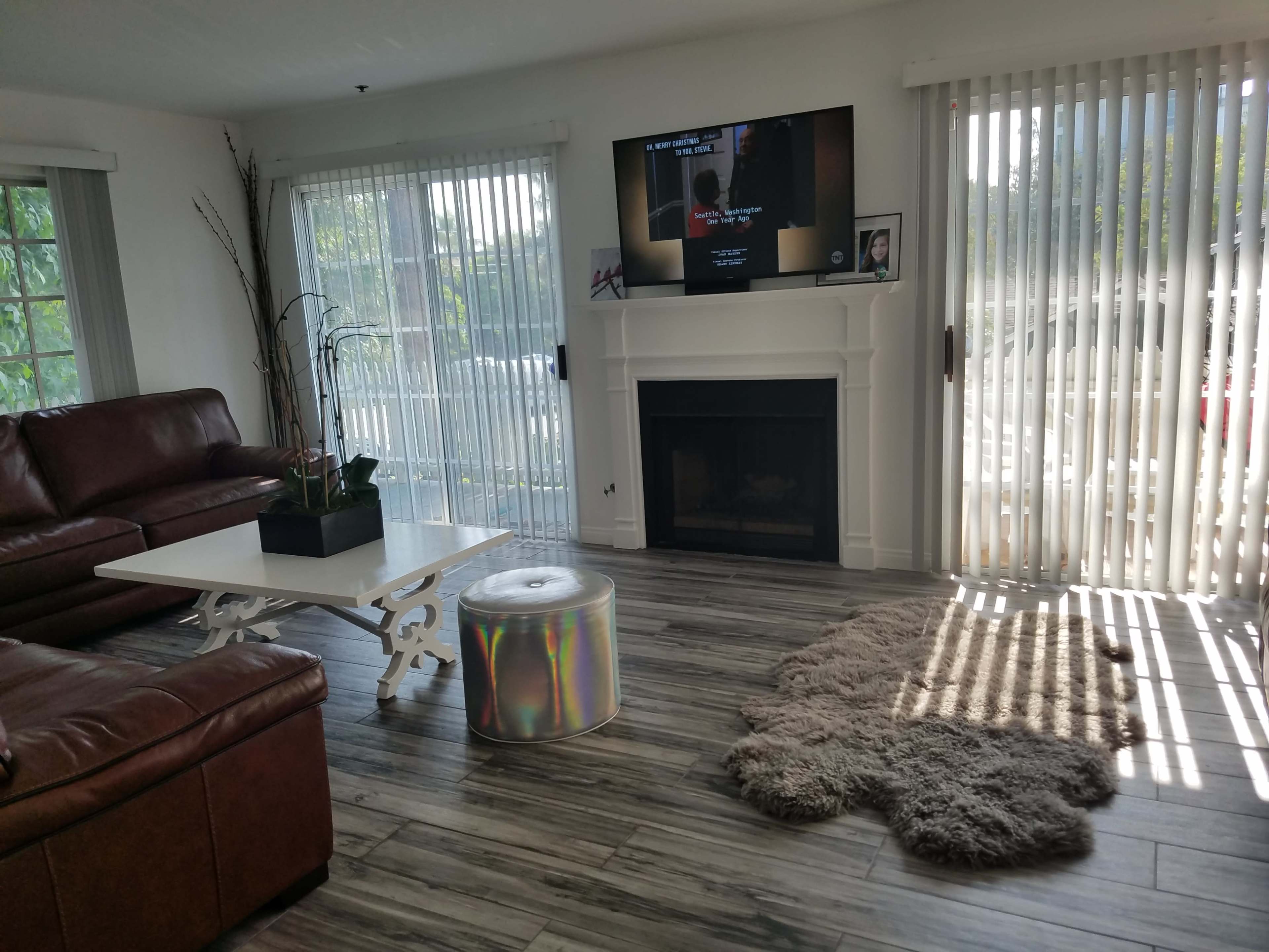 East Valley townhome near major studios, contemporary with brownstone type entrance Image in Studio City, Studio City, CA